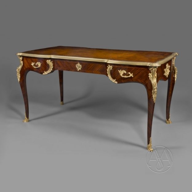 路易十五风格的镀金铜装潢平台
