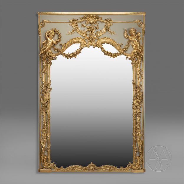 Espejo Trumeau de estilo Luis XV finamente tallado, dorado y pintado
