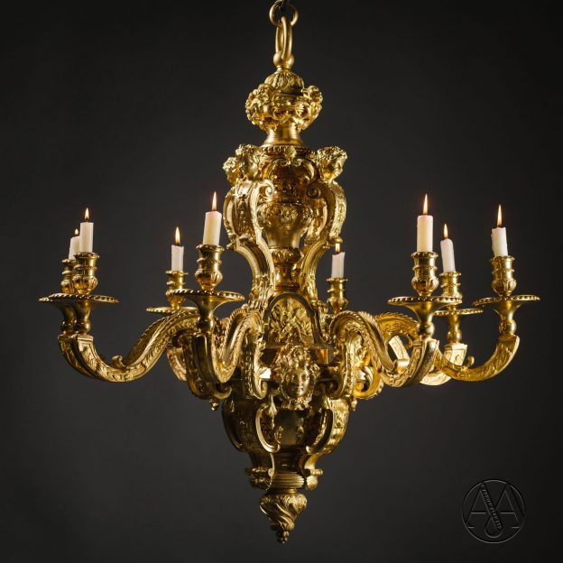 Изящная восьмисветная люстра из позолоченной бронзы эпохи Наполеона III