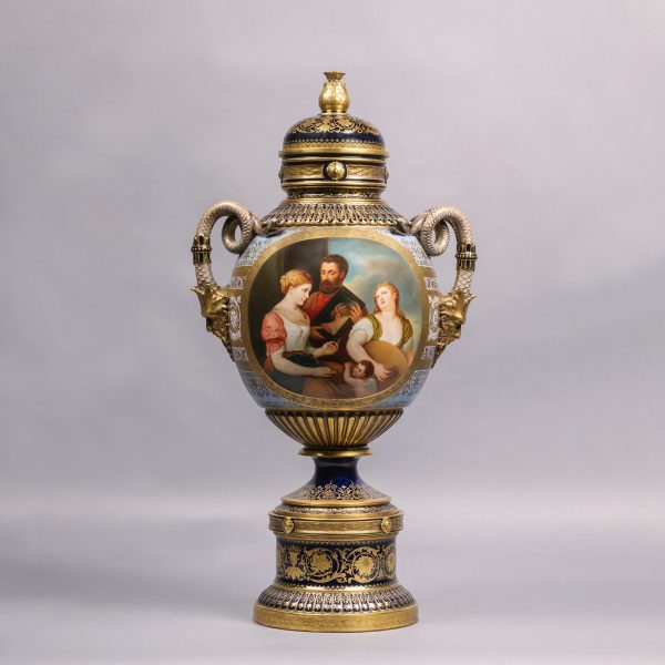 Vase et couvercle en porcelaine fine de style viennois