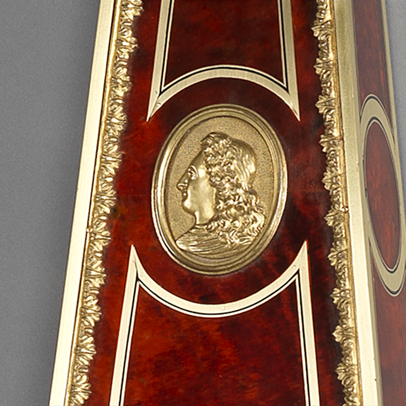 An Exceptional Tortoiseshell-Inlaid ‘Boulle’ Cartel Clock and Barometer Set - Image 5