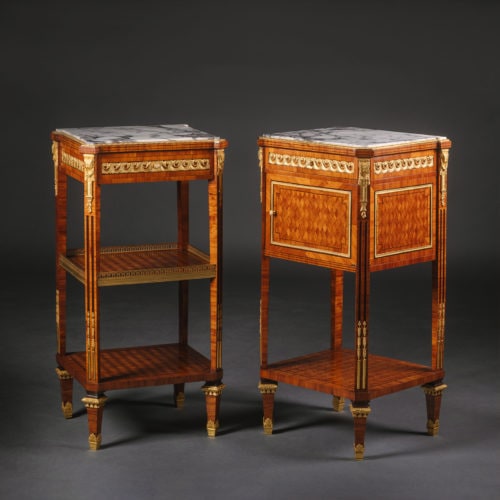 Paire de tables de chevet en parquet de style Louis XVi