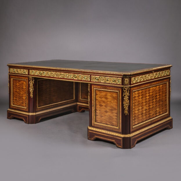 马西恩-格罗夫的镶嵌式座台办公桌