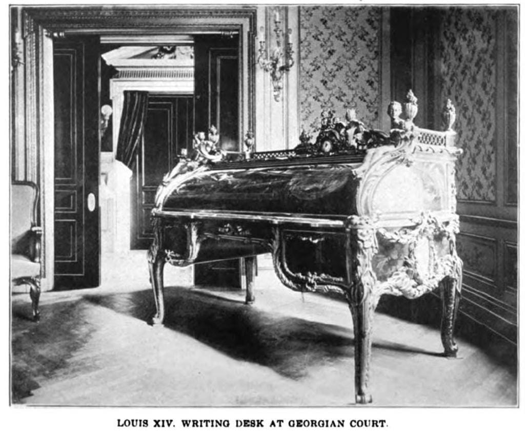 'Le Bureau Du Roi' photographed at George Court