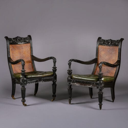 两把盎格鲁-印度雕刻乌木简易扶手椅