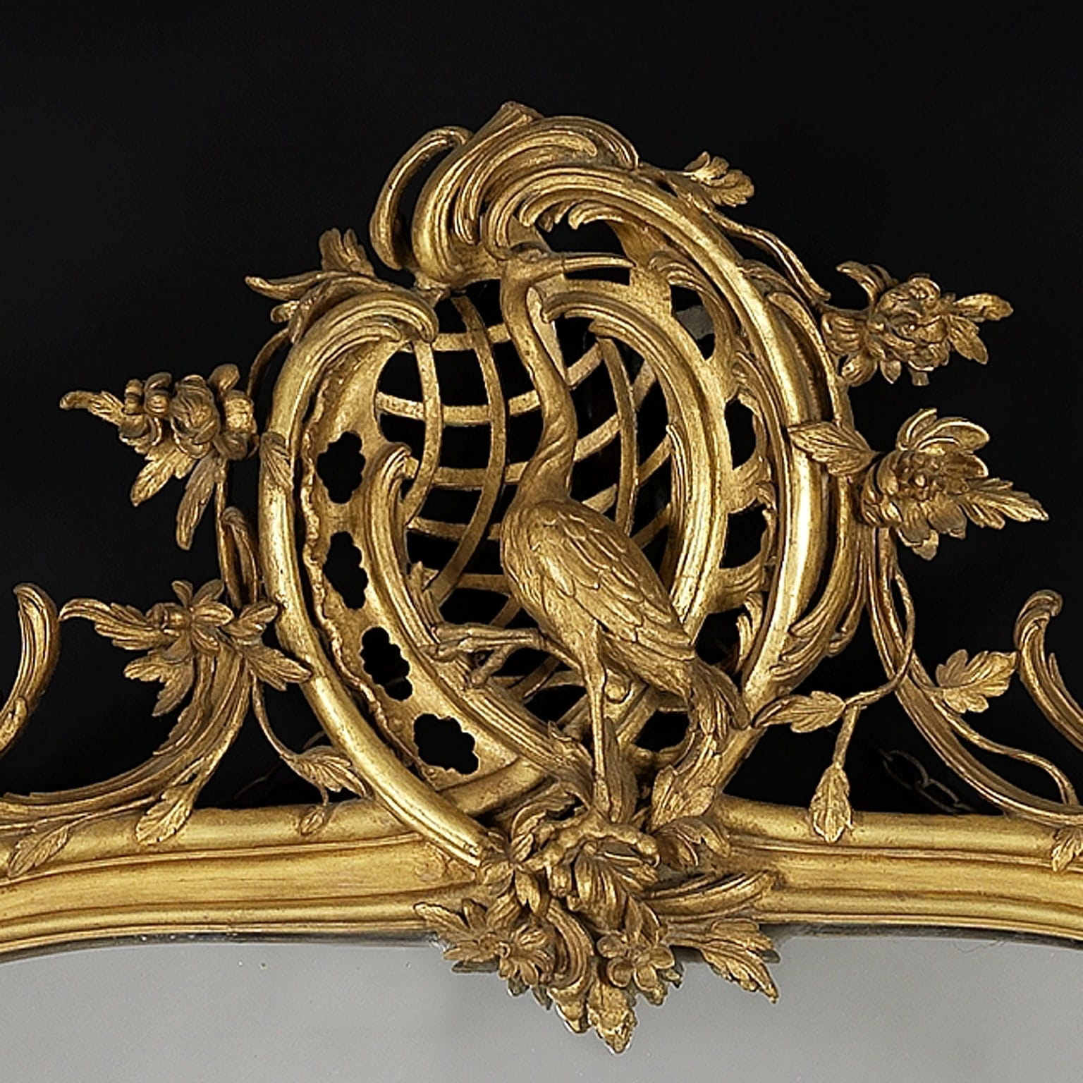 A Very Fine Carved Giltwood Mirror - Image 2