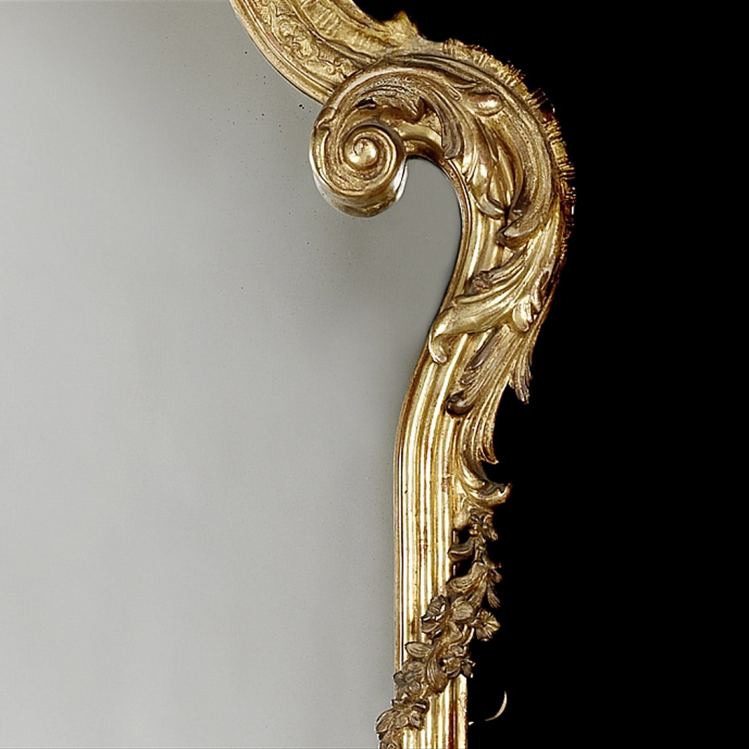 A Fine and Tall Louis XV Style Giltwood Mirror - Image 4