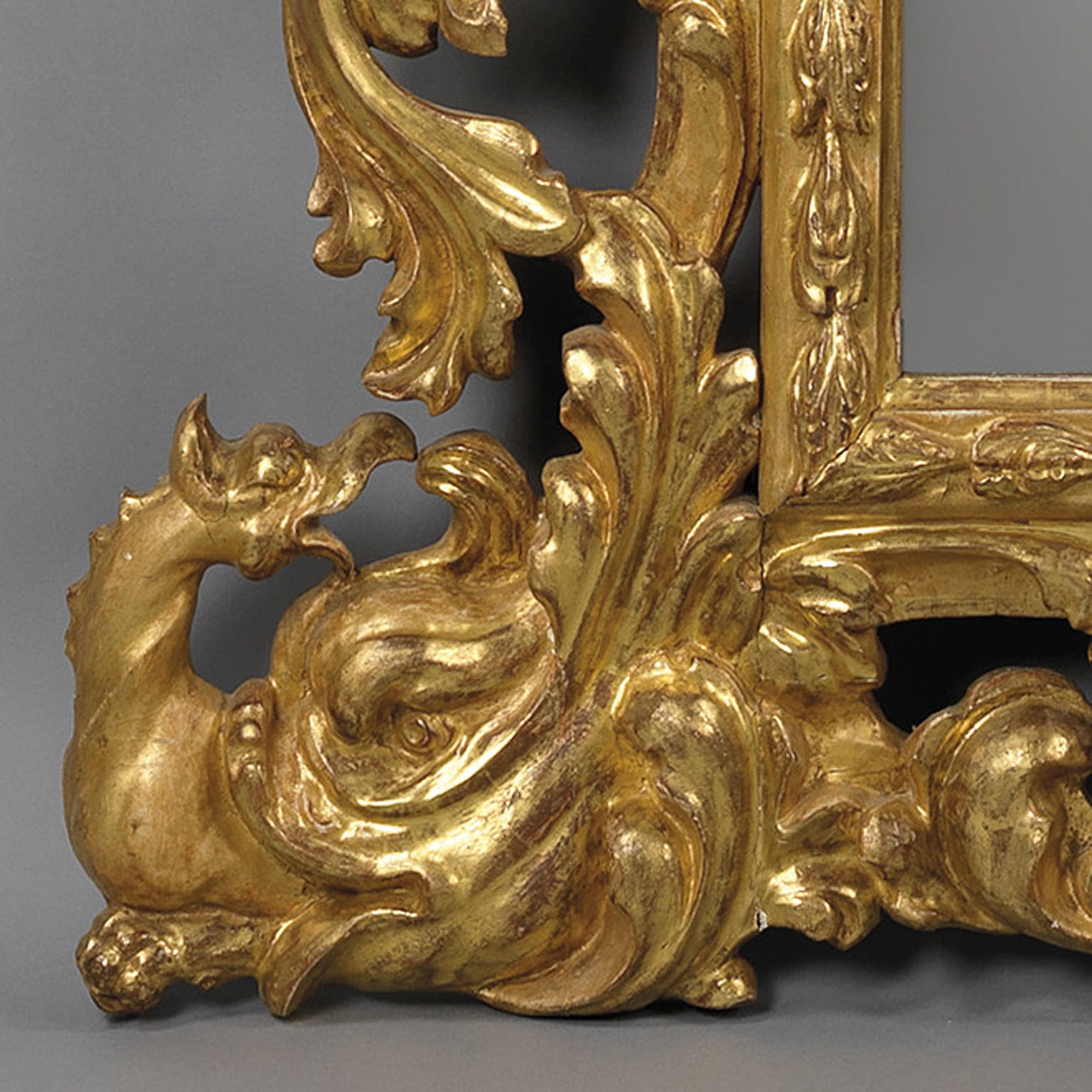 A Large and Impressive Baroque Style Carved Giltwood Mirror - Image 3