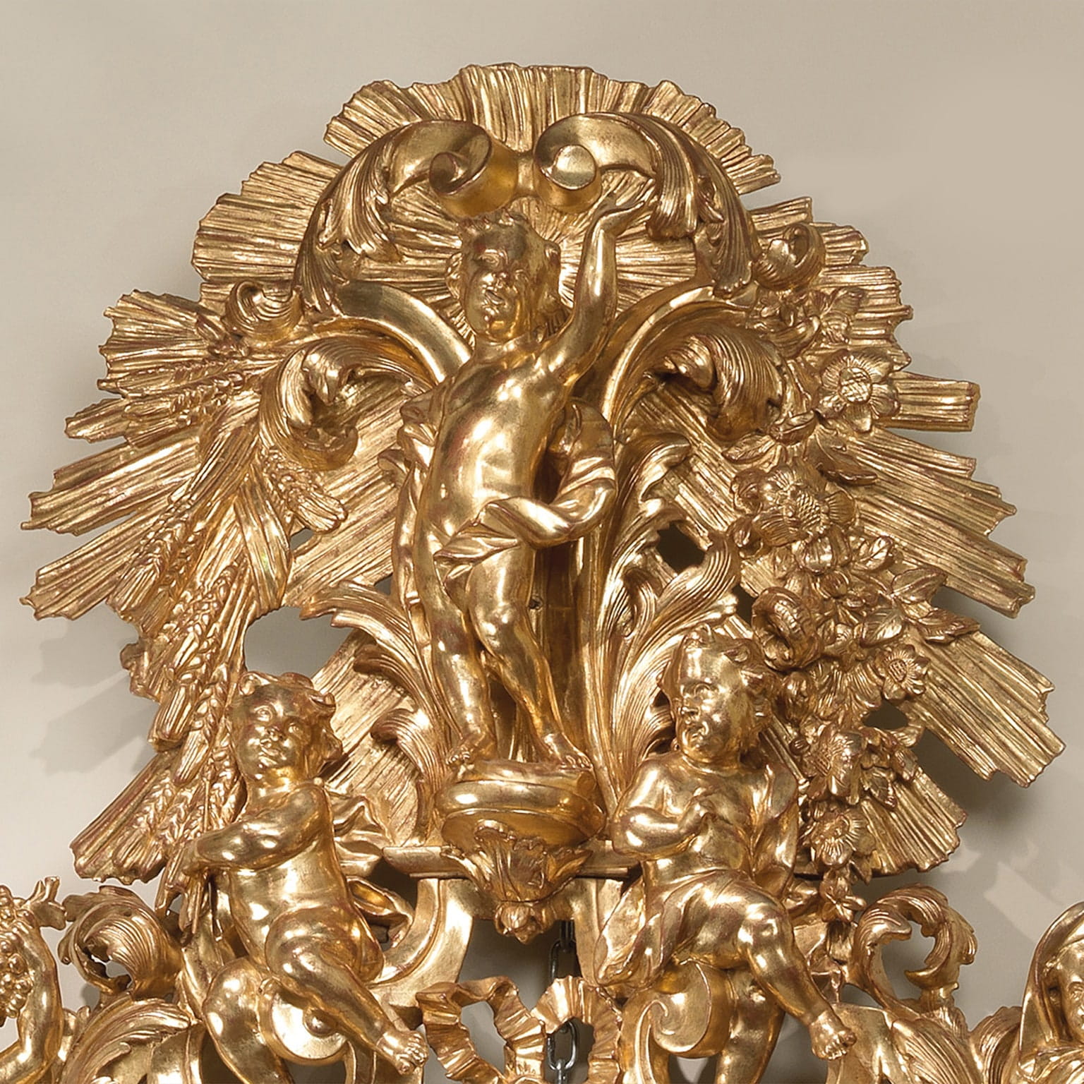 A Fine Italian Giltwood Mirror Carved with Allegorical Figures - Image 2