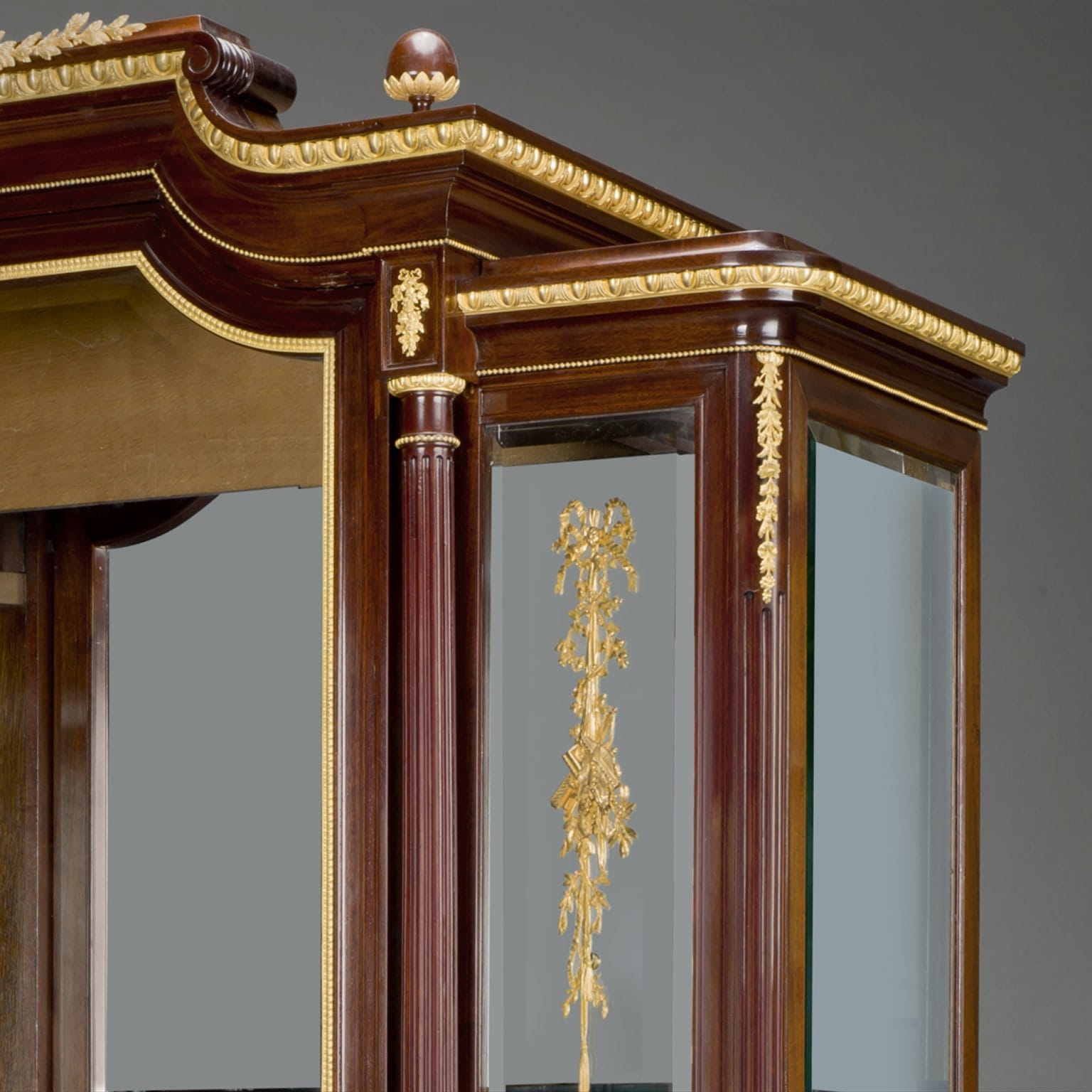 A Pair of Louis XVI Style Mahogany Vitrines - Image 5