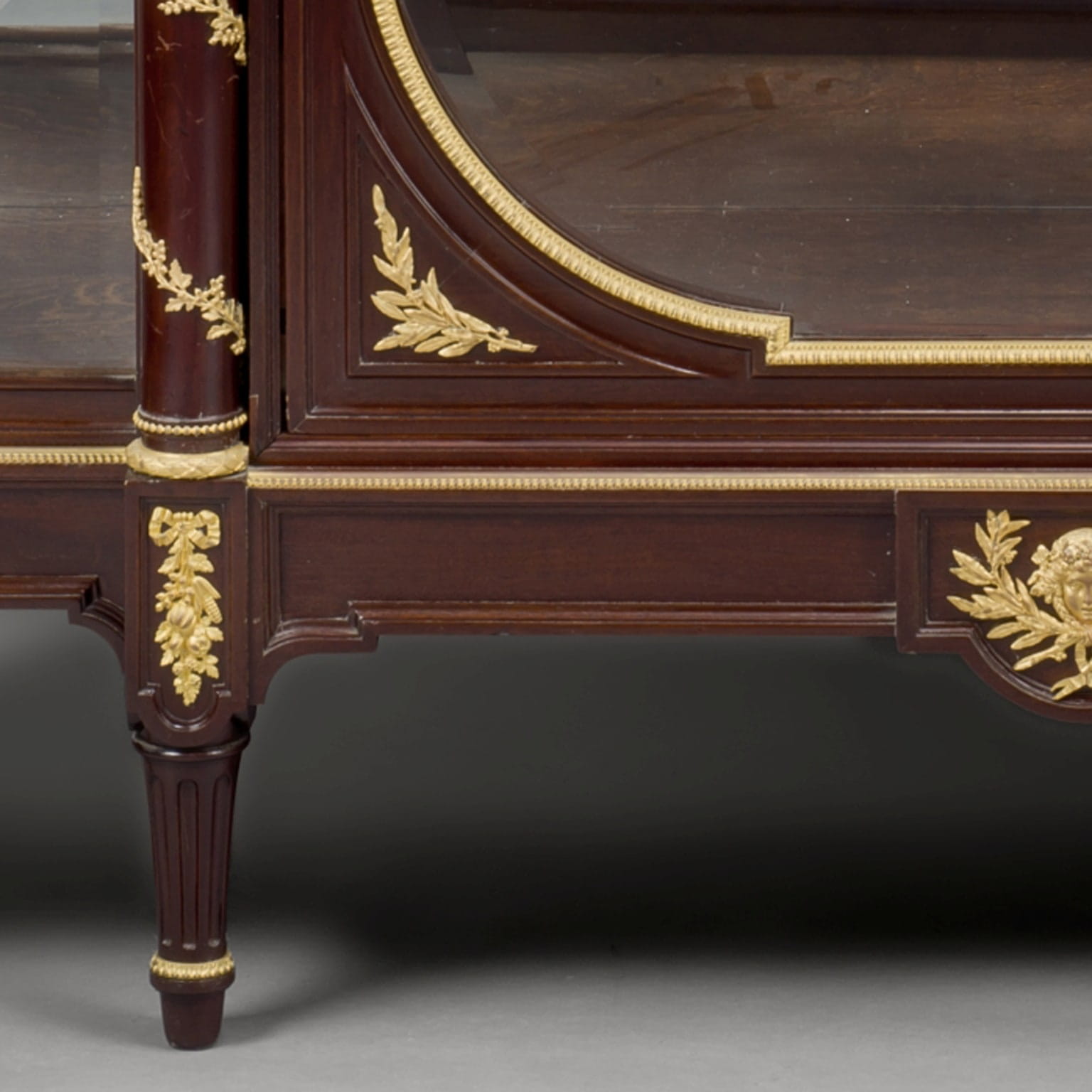 A Pair of Louis XVI Style Mahogany Vitrines - Image 7