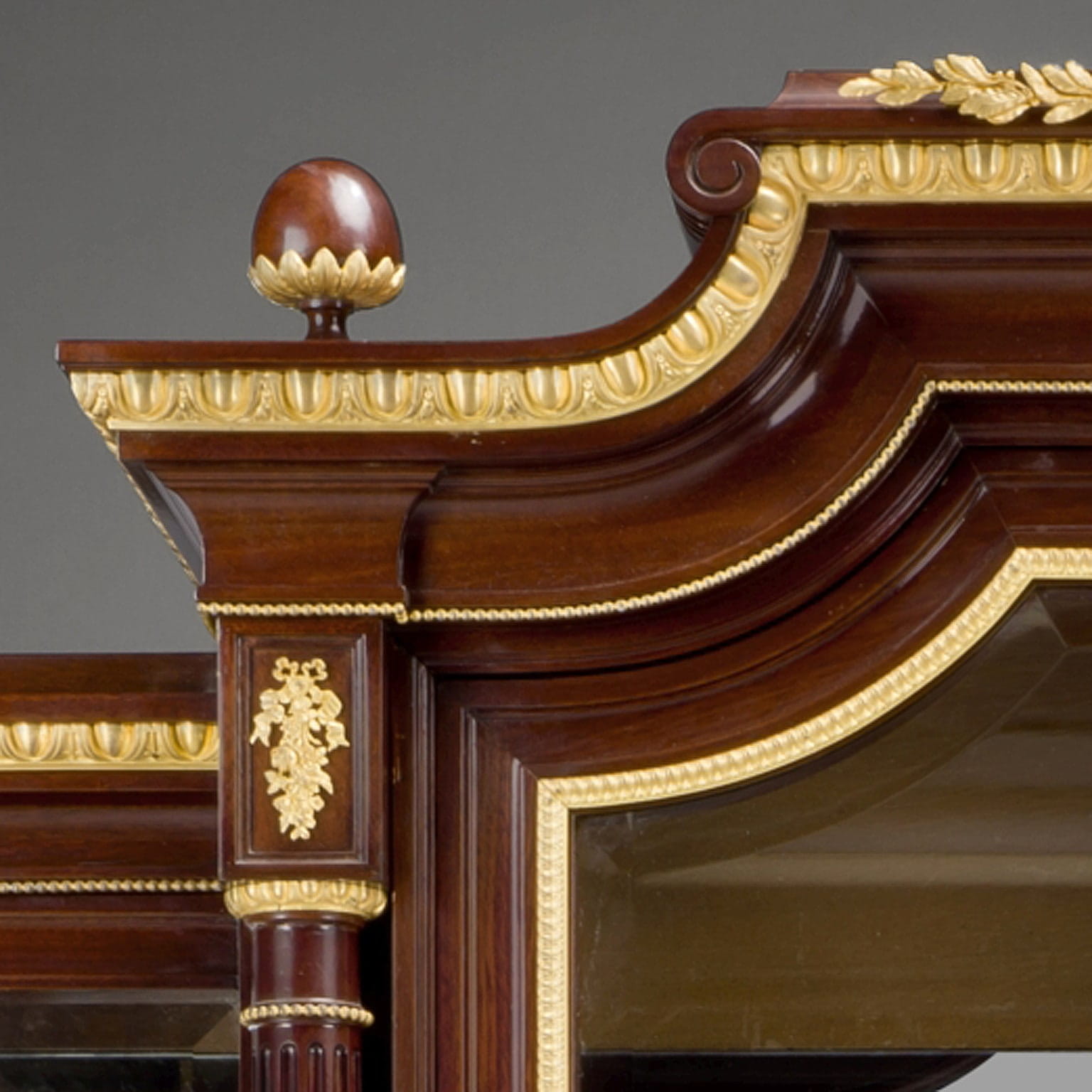 A Pair of Louis XVI Style Mahogany Vitrines - Image 9