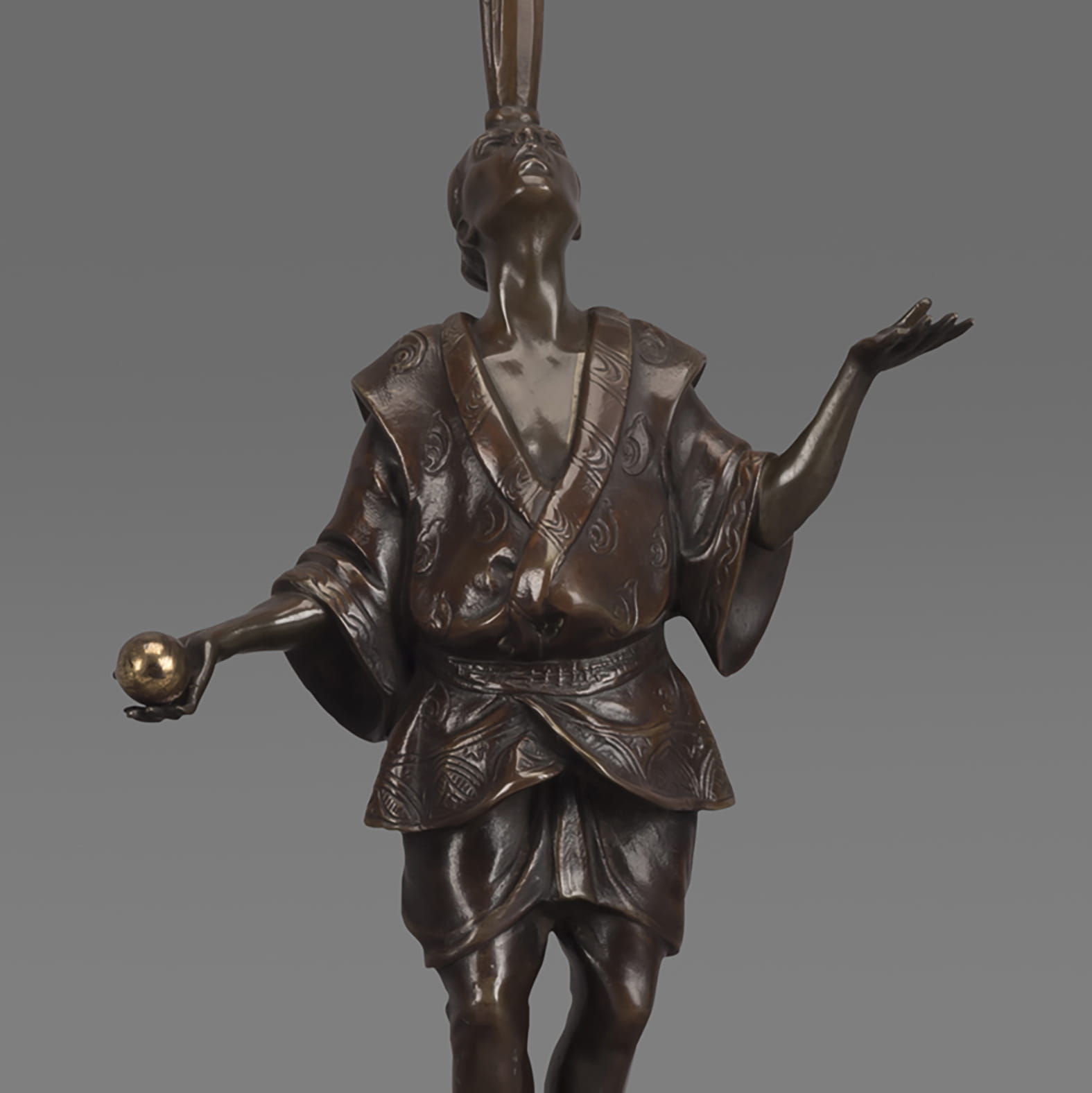 An Unusual Pair of Art Deco Patinated Bronze ‘Juggler’ Figural Table Lamps - Image 4