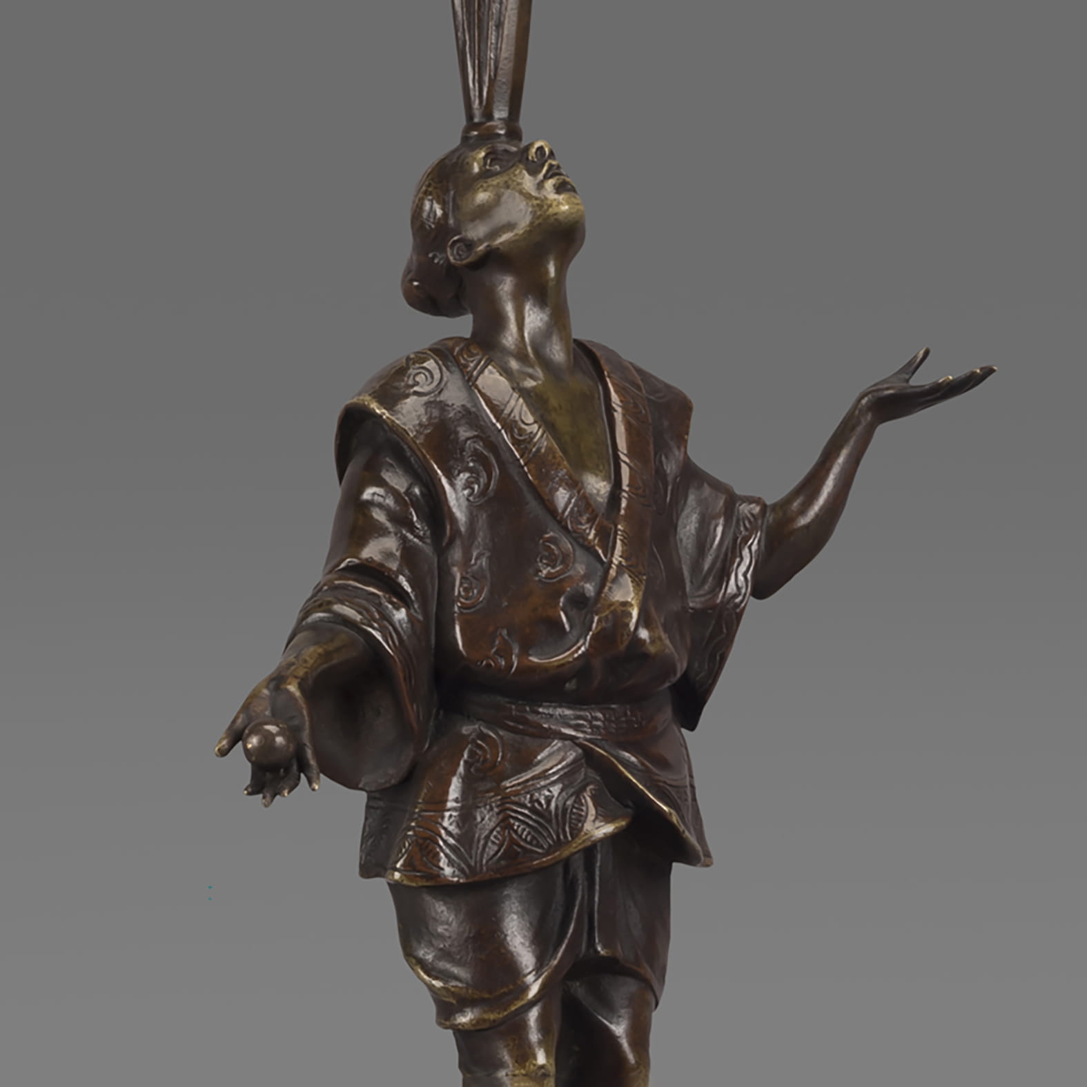 An Unusual Pair of Art Deco Patinated Bronze ‘Juggler’ Figural Table Lamps - Image 3
