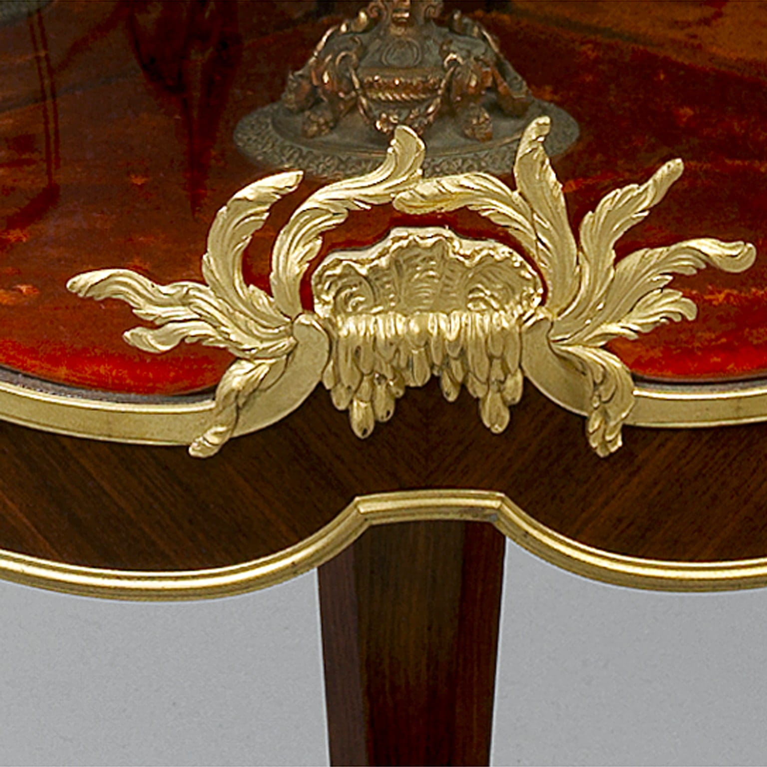 A Louis XV Style Petit Corner Vitrine - Image 3