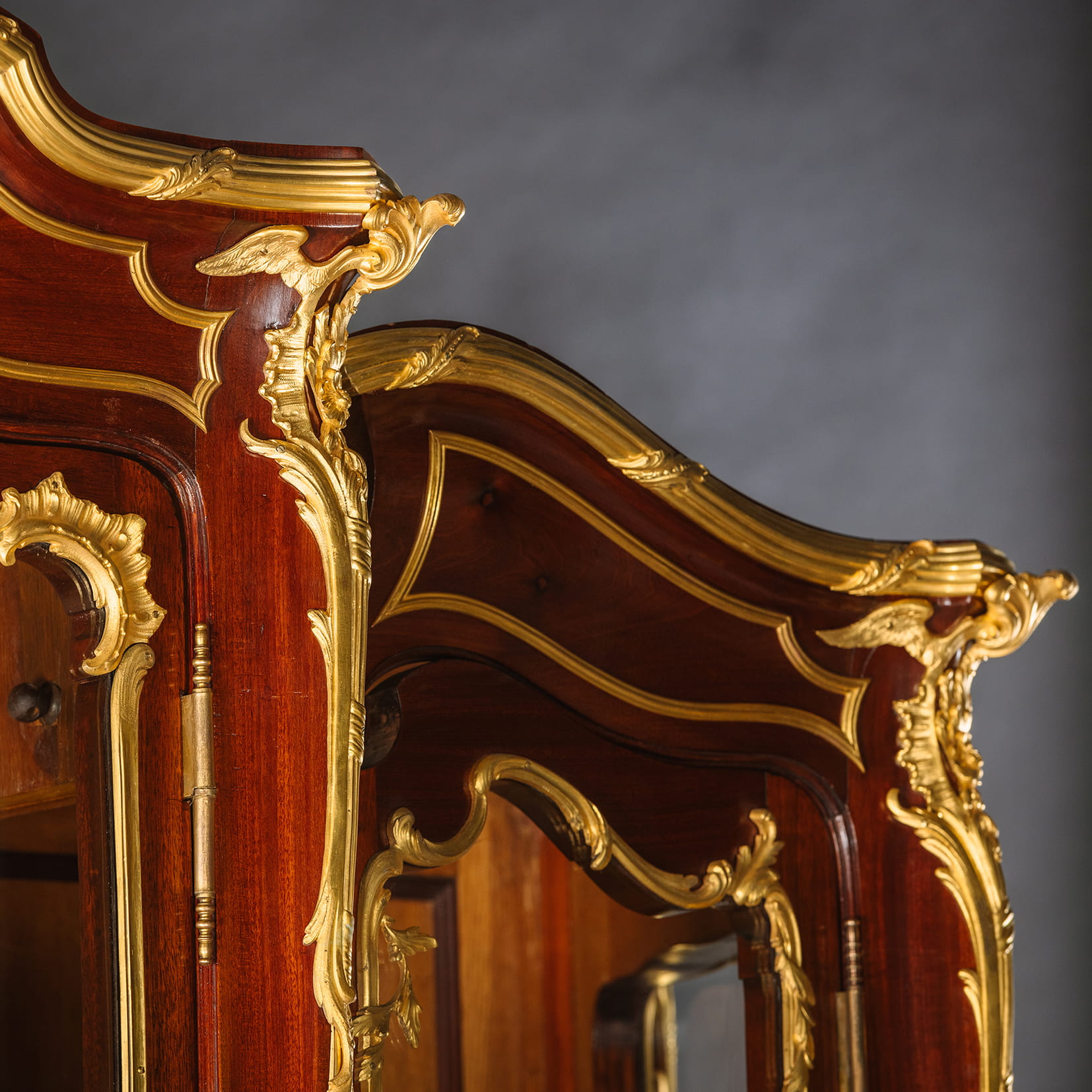 A Belle Epoque Gilt-Bronze Mounted Mahogany Vitrine Cabinet - Image 4