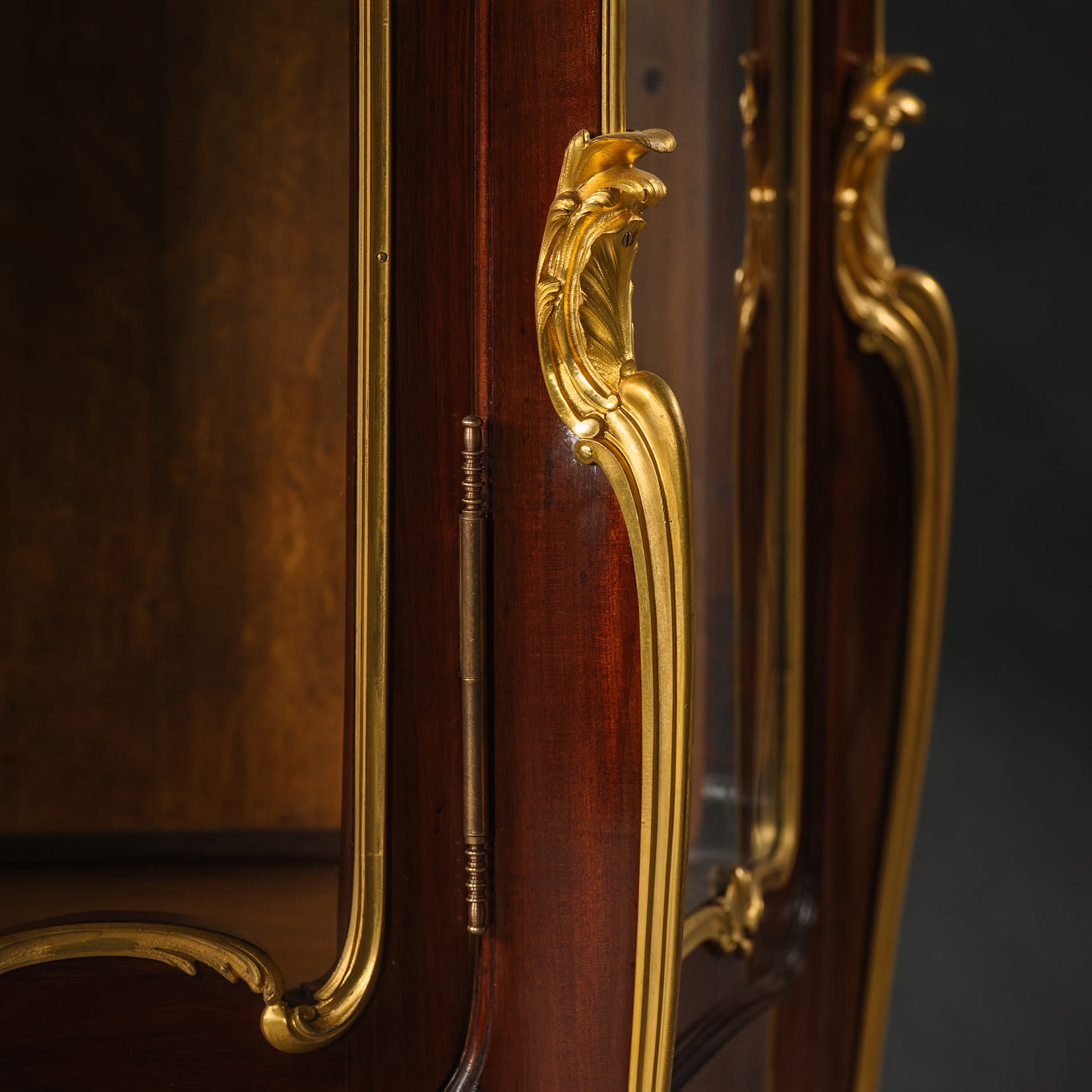 A Belle Epoque Gilt-Bronze Mounted Mahogany Vitrine Cabinet - Image 6
