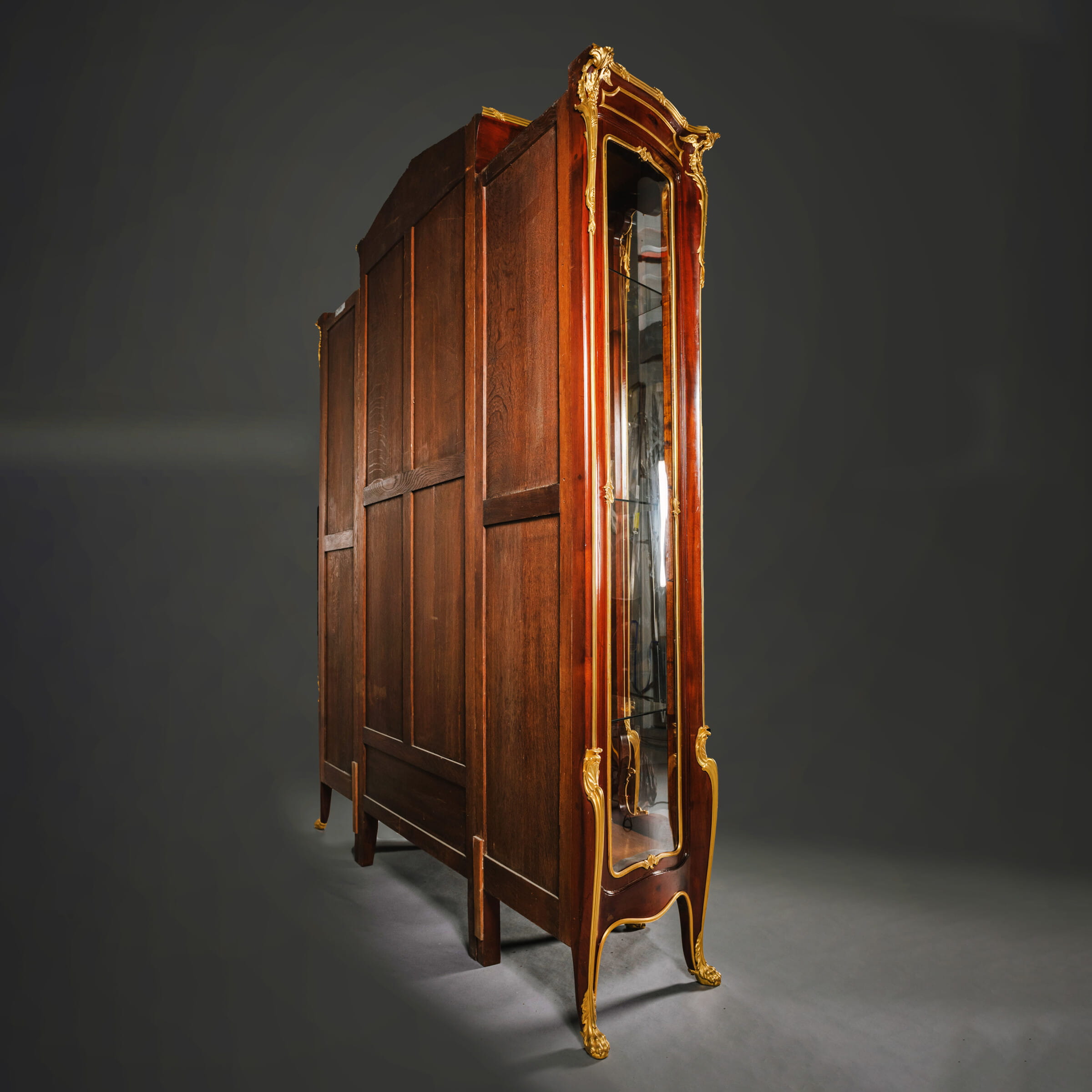 A Belle Epoque Gilt-Bronze Mounted Mahogany Vitrine Cabinet - Image 9