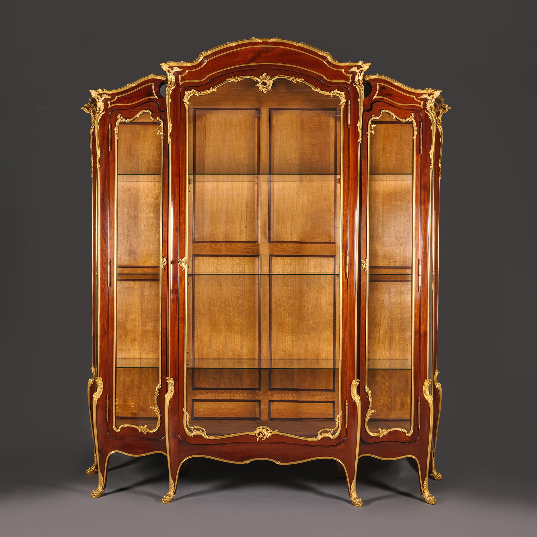 A Belle Epoque Gilt-Bronze Mounted Mahogany Vitrine Cabinet - Image 3