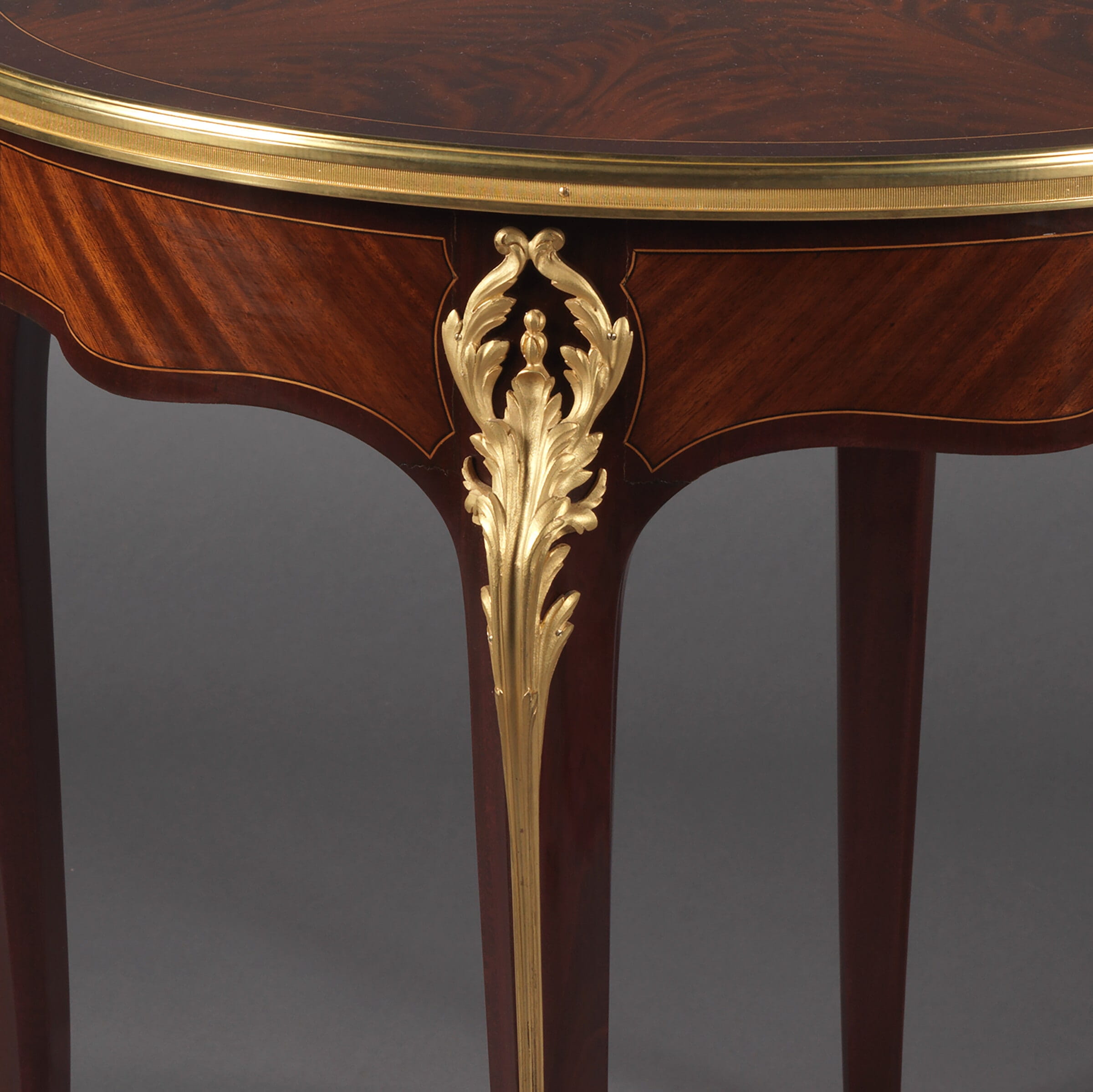 A Fine Mahogany Gueridon With A Reversible Baise Lined Top - Image 3