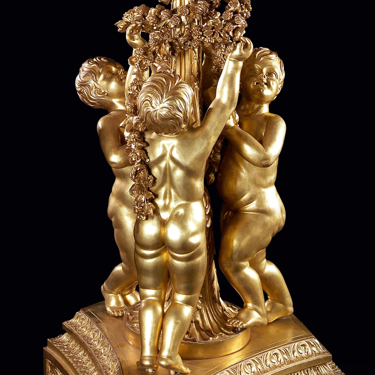 An Important Pair of Monumental Giltwood Torchères - Image 4