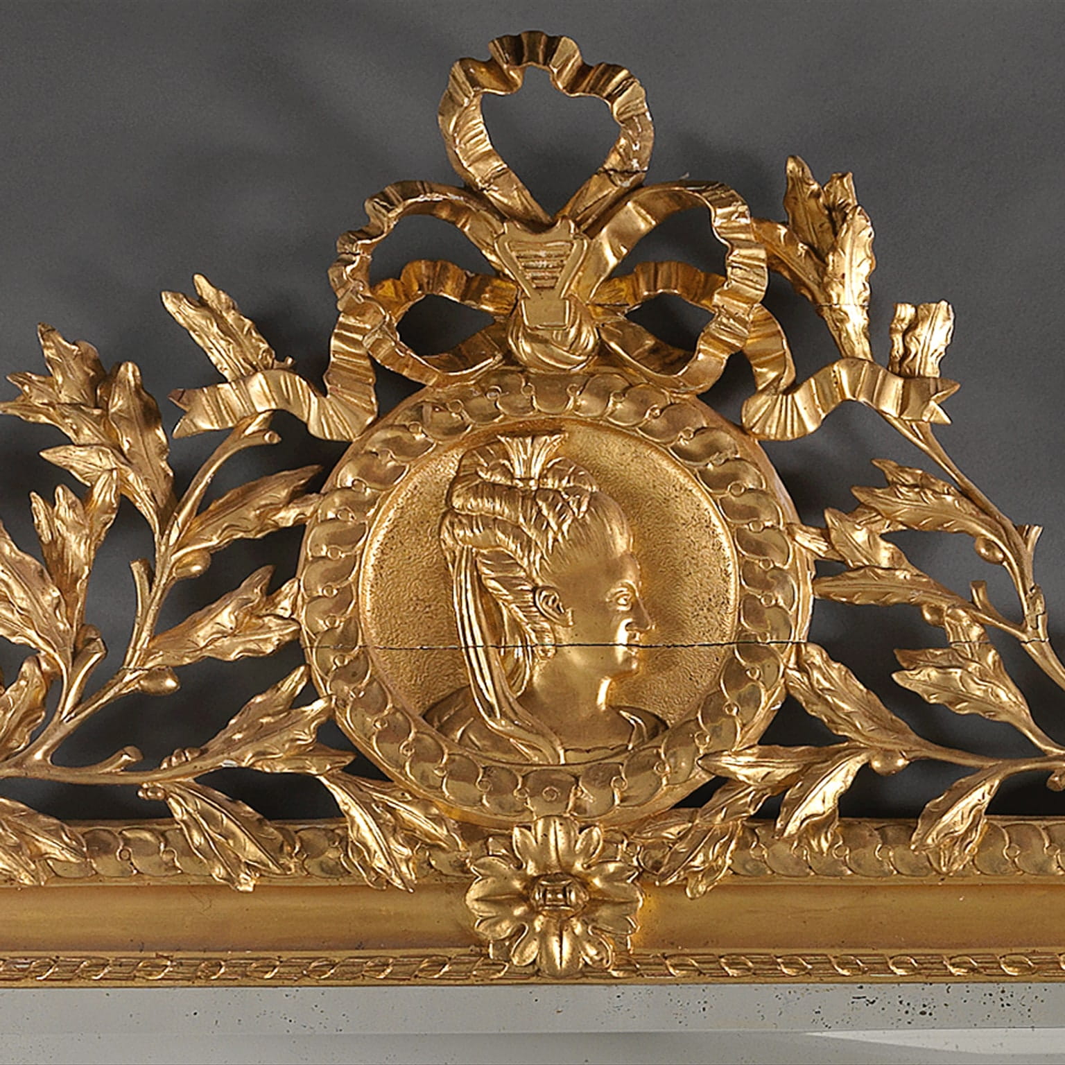 A Fine Louis XVI Style Carved Giltwood Mirror - Image 3