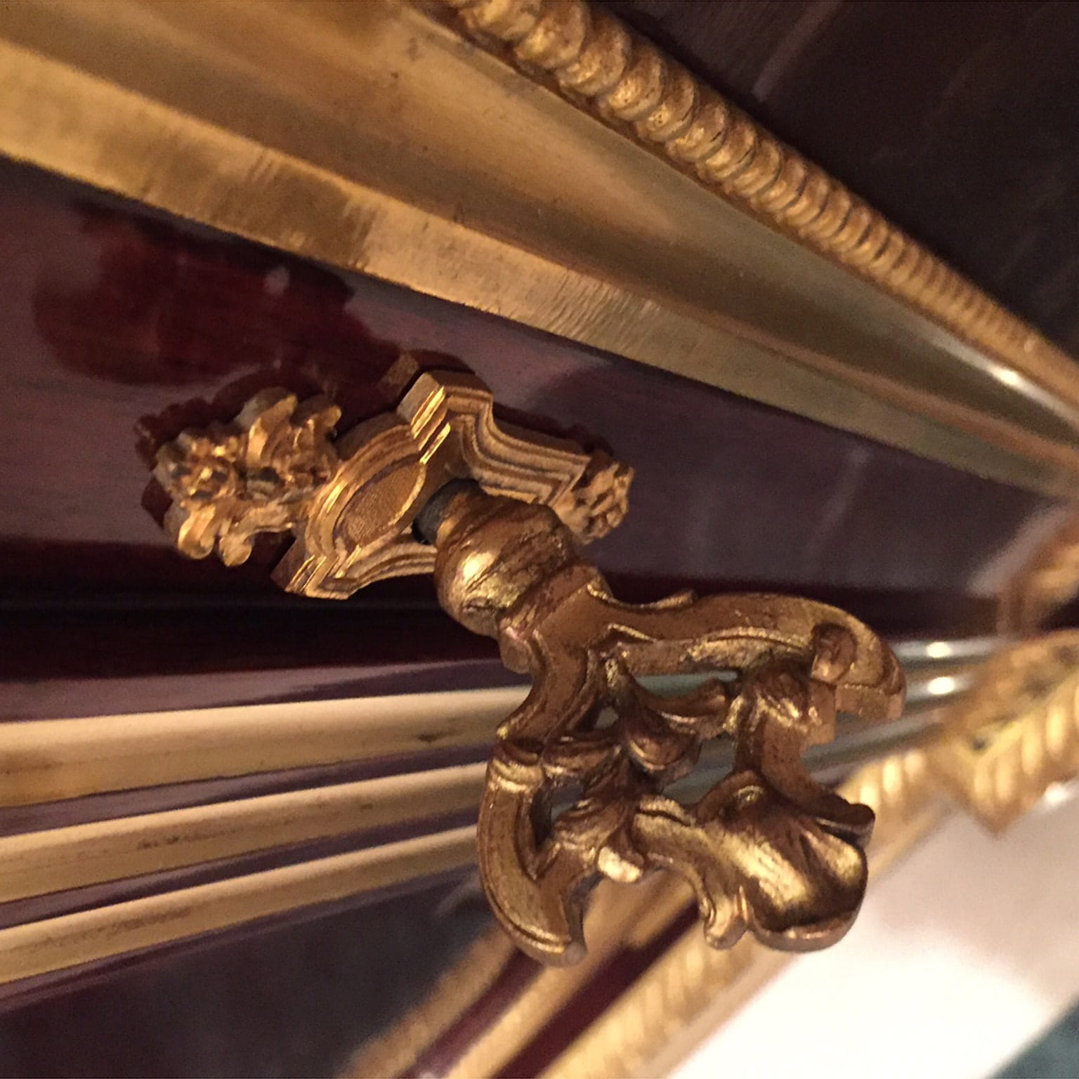 A Fine Louis XVI Style Lacquer Commode à Vantaux - Image 9