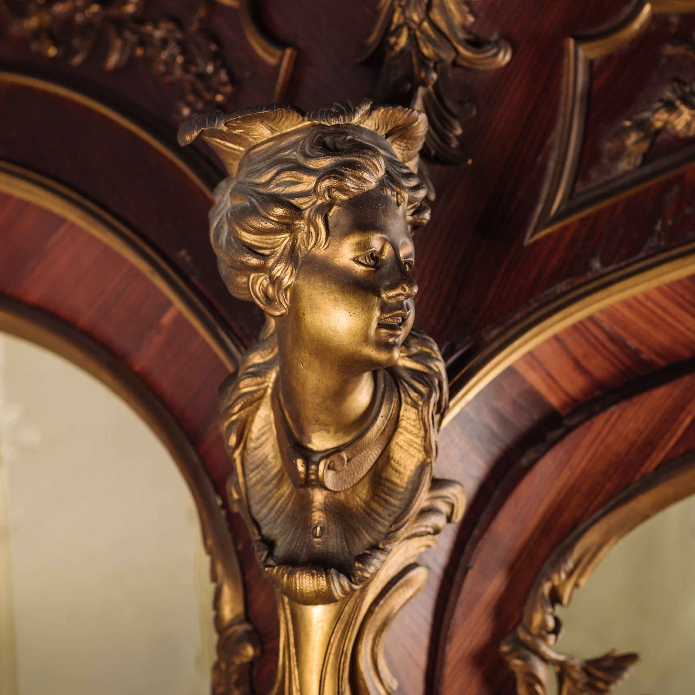 An Important Louis XV Style Gilt-Bronze Mounted Bombe Vitrine - Image 11