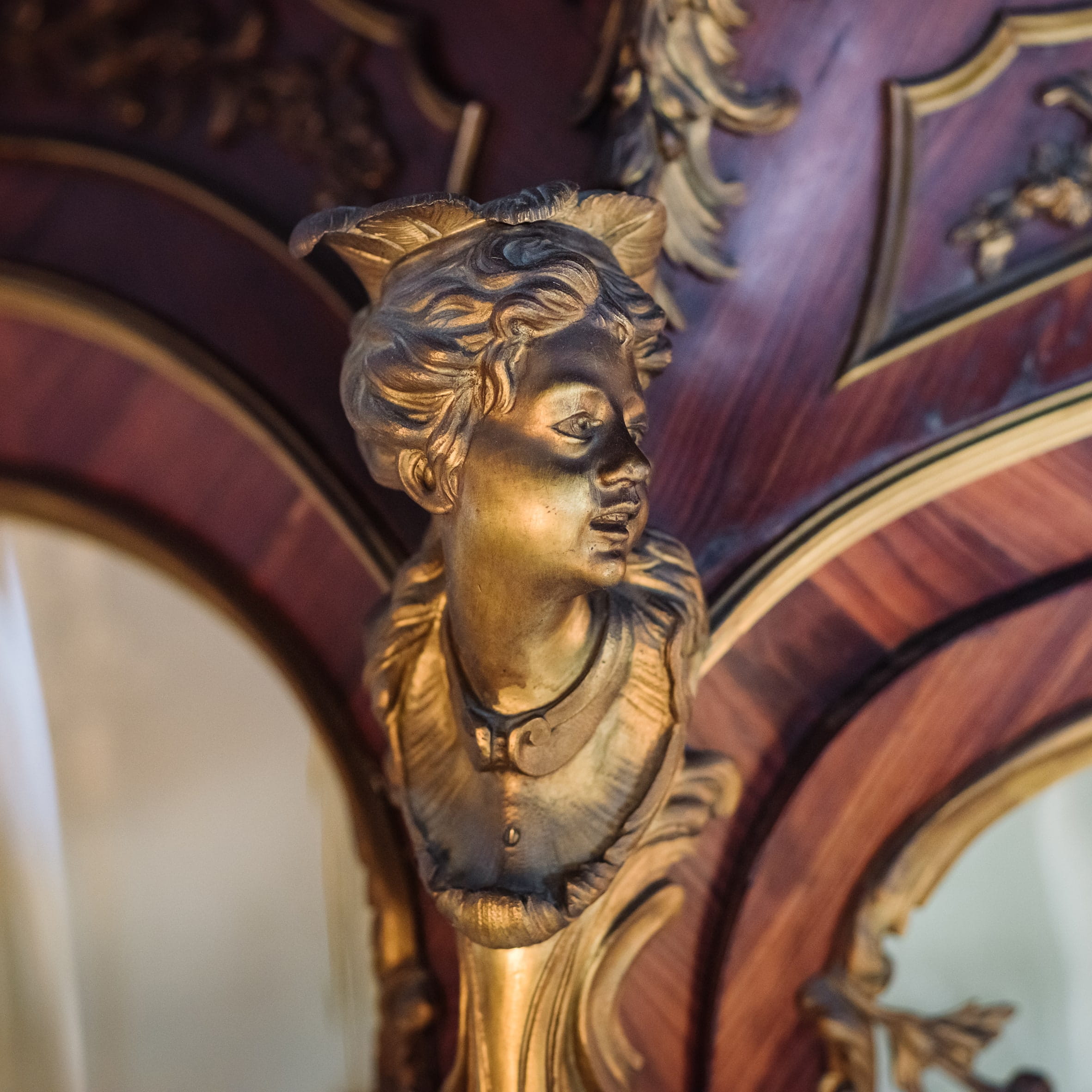 An Important Louis XV Style Gilt-Bronze Mounted Bombe Vitrine - Image 13