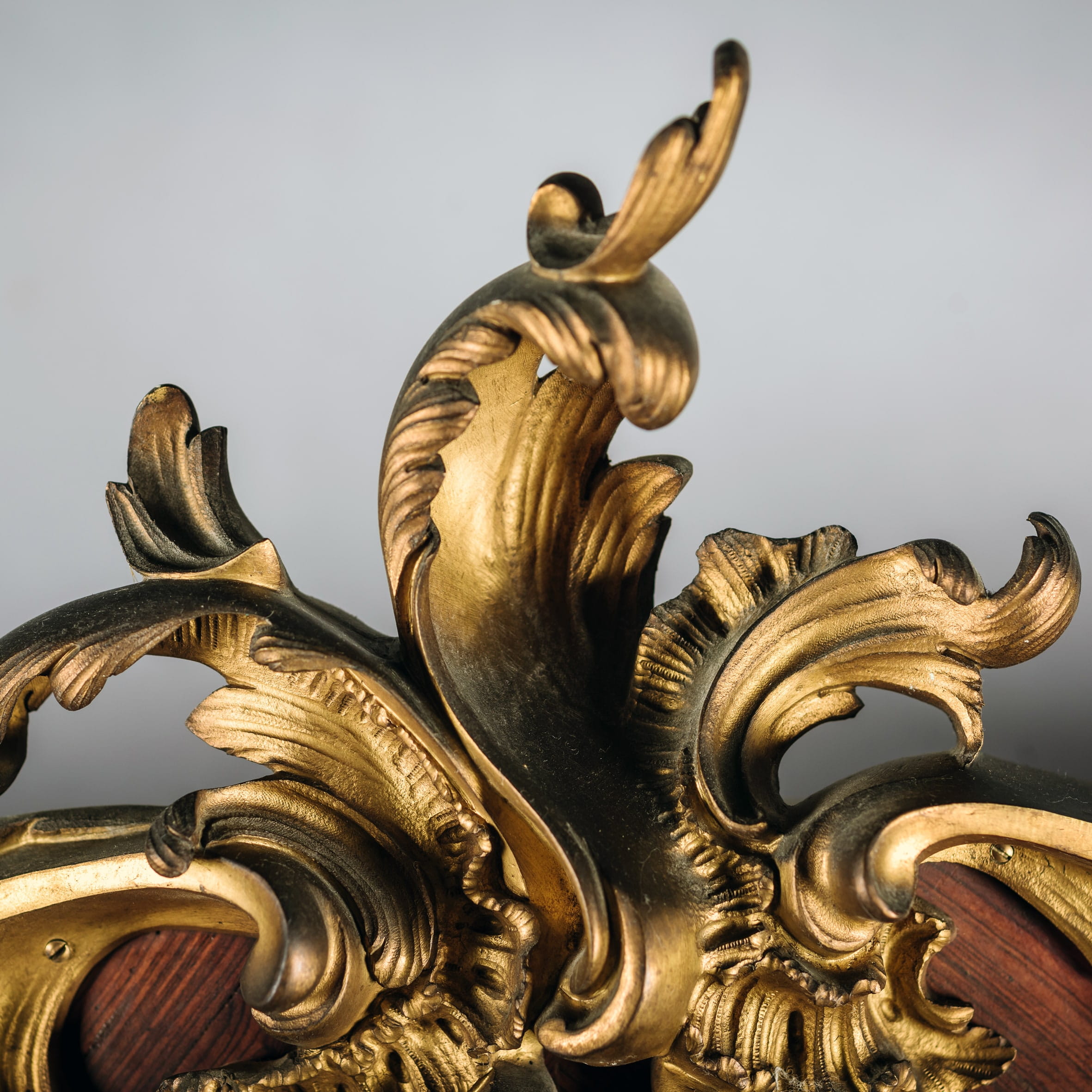 An Important Louis XV Style Gilt-Bronze Mounted Bombe Vitrine - Image 7