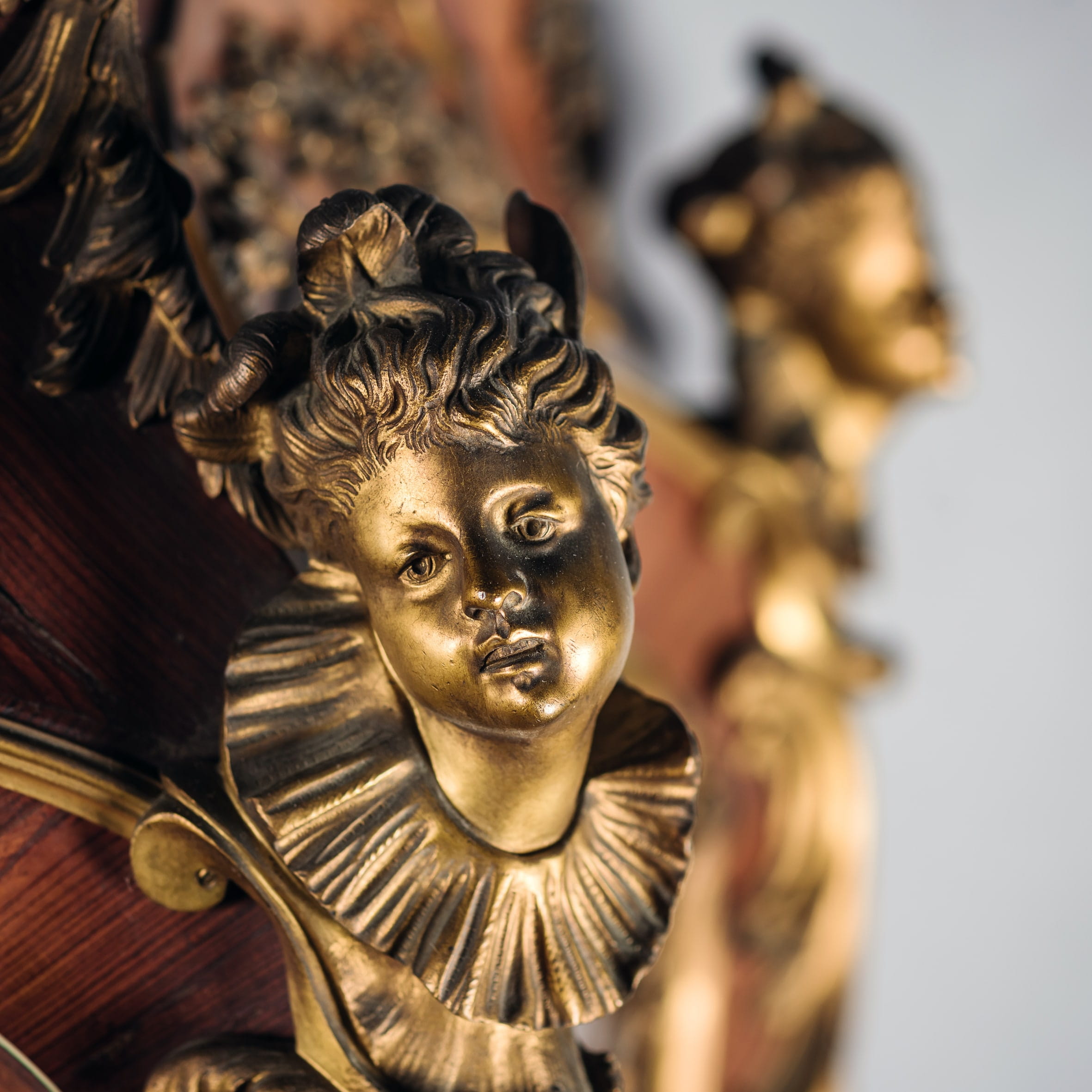 An Important Louis XV Style Gilt-Bronze Mounted Bombe Vitrine - Image 9