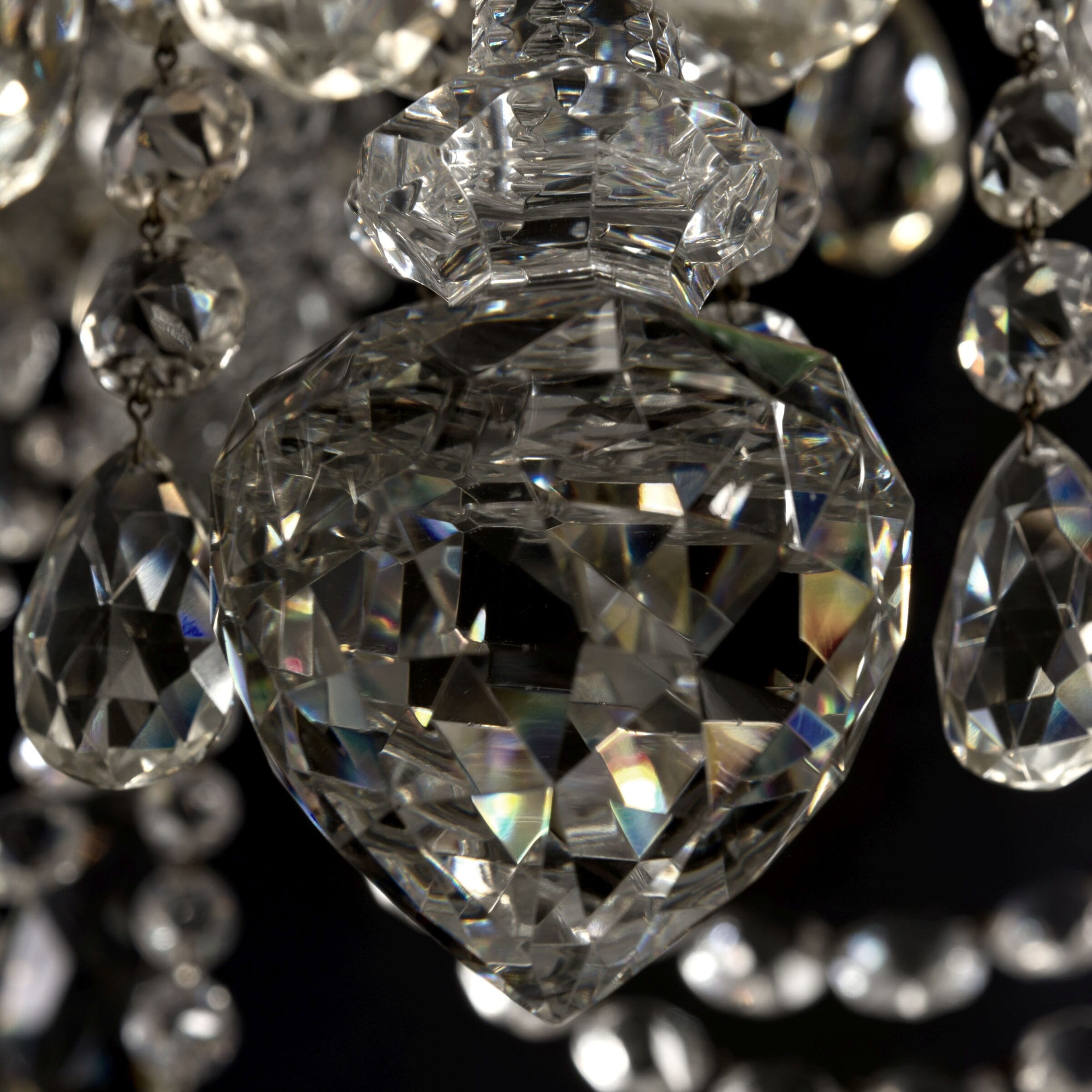 A Large George III Style Cut-Glass Twenty-Light Chandelier - Image 4