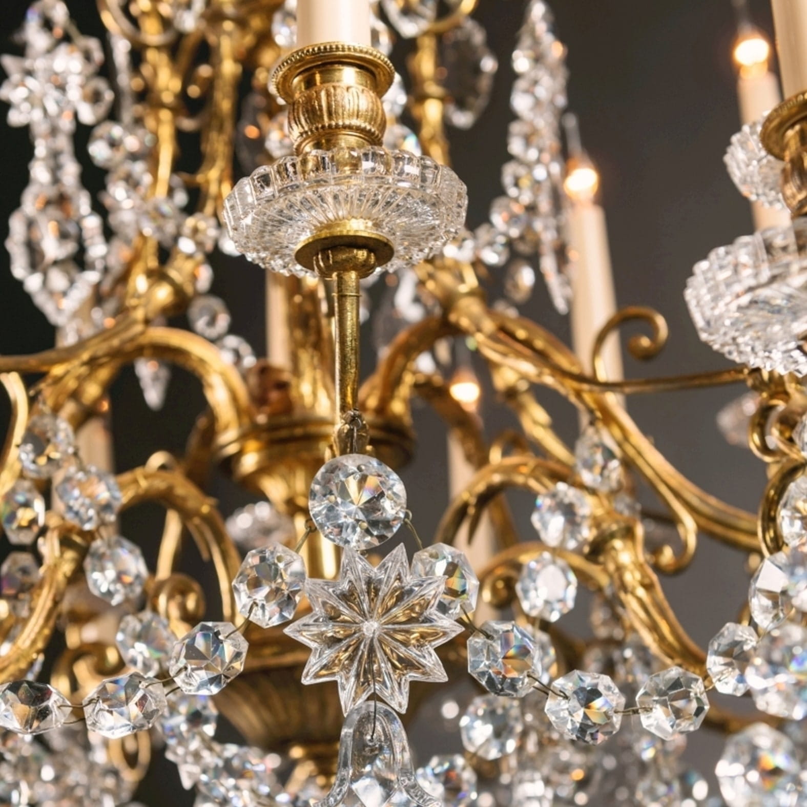 A Fine Louis XV Style Gilt-Bronze and Cut-Crystal Twenty-Light Chandelier - Image 5