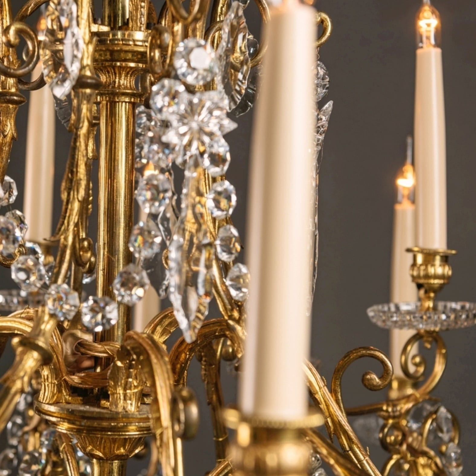 A Fine Louis XV Style Gilt-Bronze and Cut-Crystal Twenty-Light Chandelier - Image 3