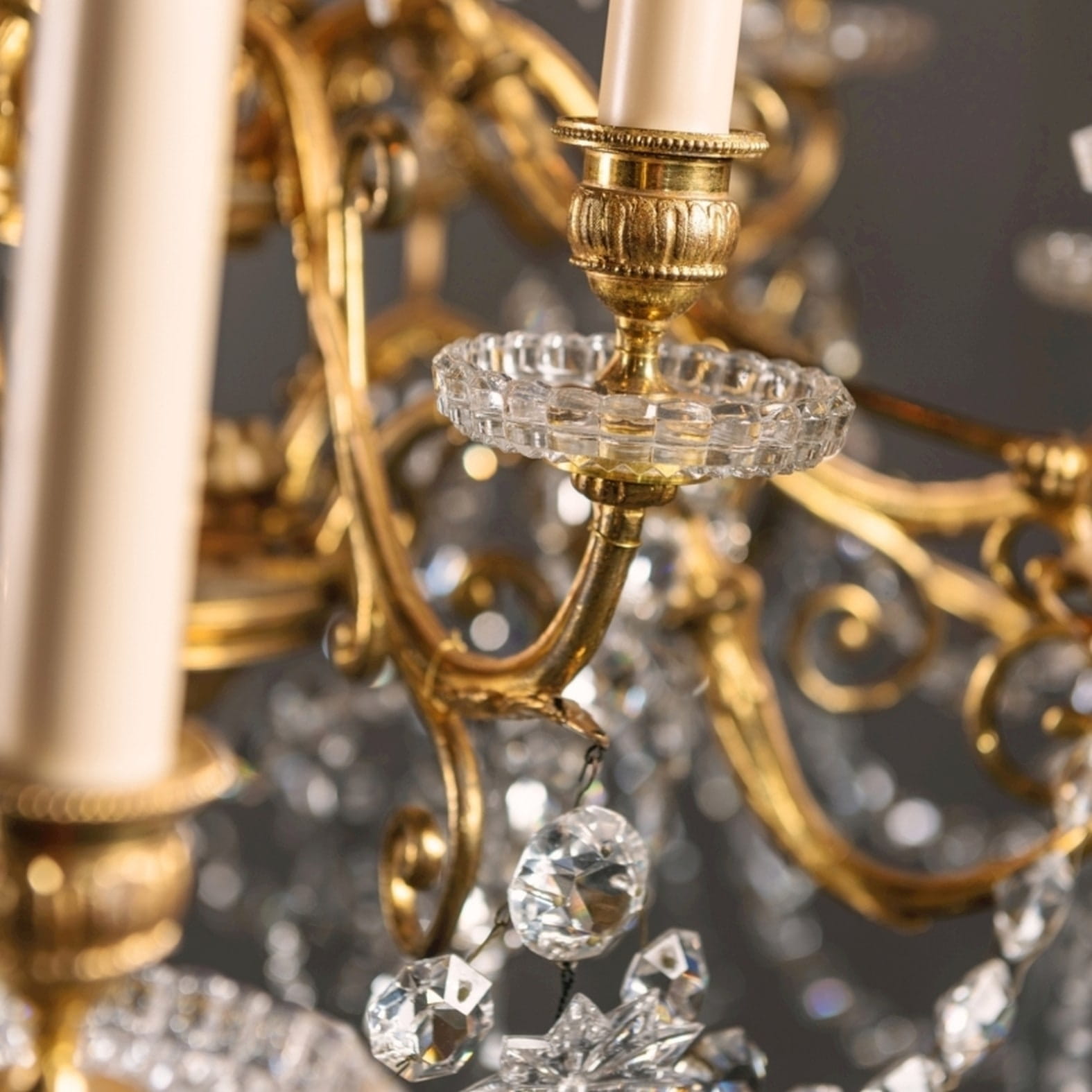 A Fine Louis XV Style Gilt-Bronze and Cut-Crystal Twenty-Light Chandelier - Image 4