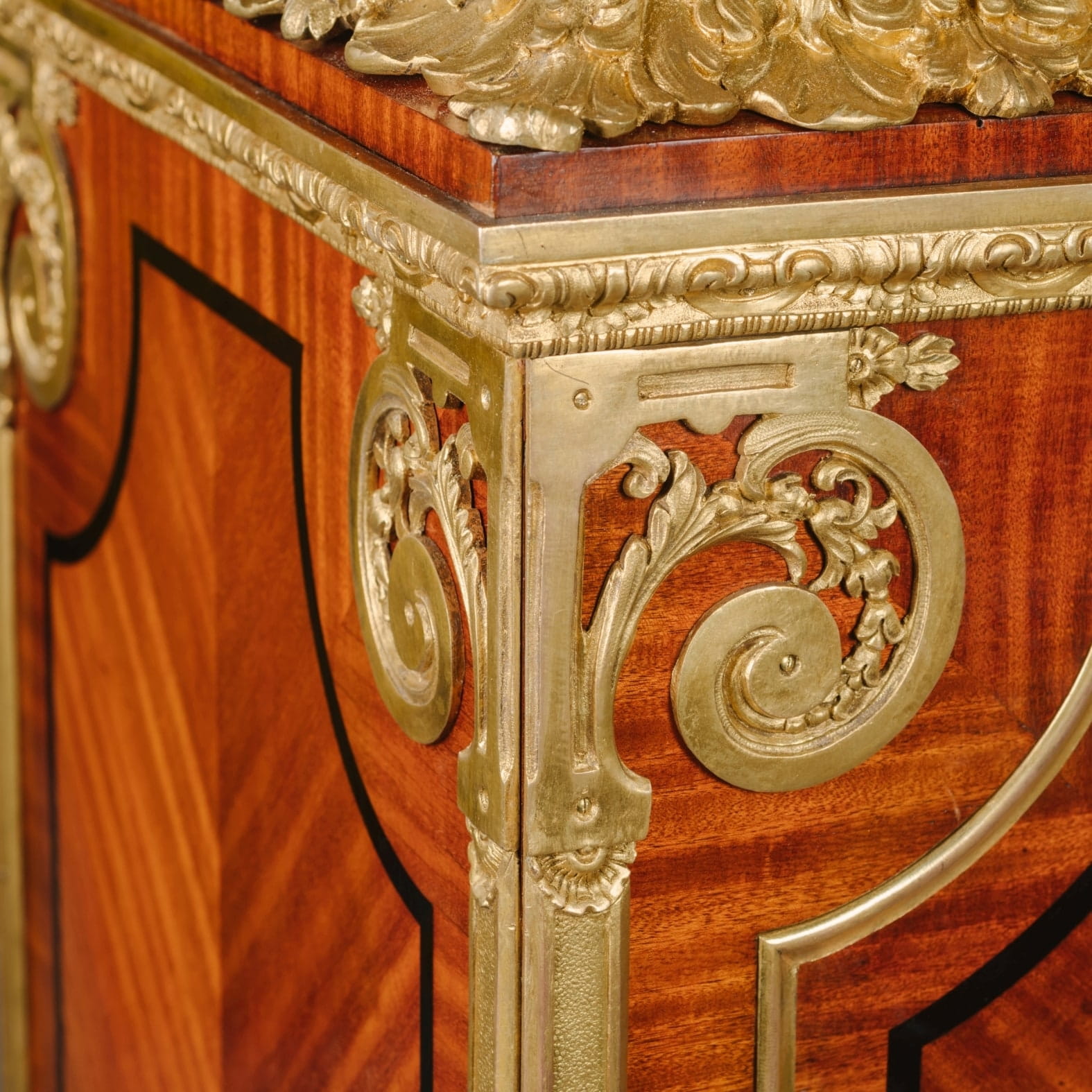 A Louis XVI style Gilt-Bronze Mounted Secrétaire à Abattant - Image 6