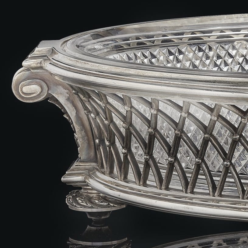 An Elegant Cut-Crystal and Silver-Plated Centrepiece - Image 3