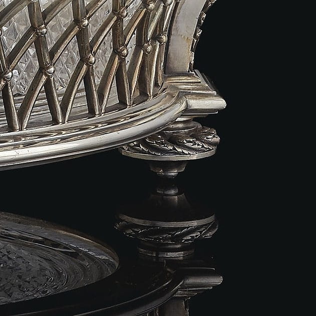 An Elegant Cut-Crystal and Silver-Plated Centrepiece - Image 4