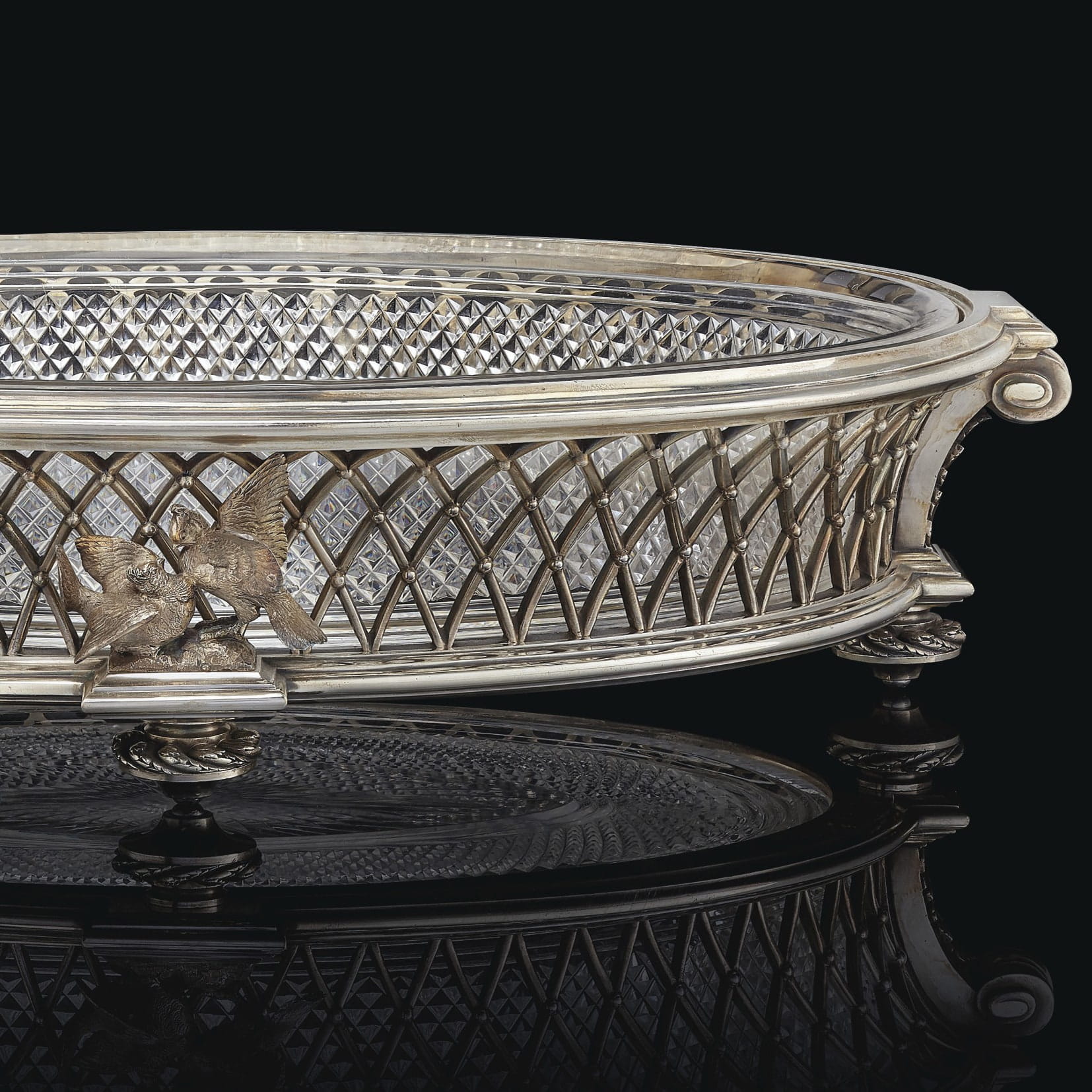 An Elegant Cut-Crystal and Silver-Plated Centrepiece - Image 5
