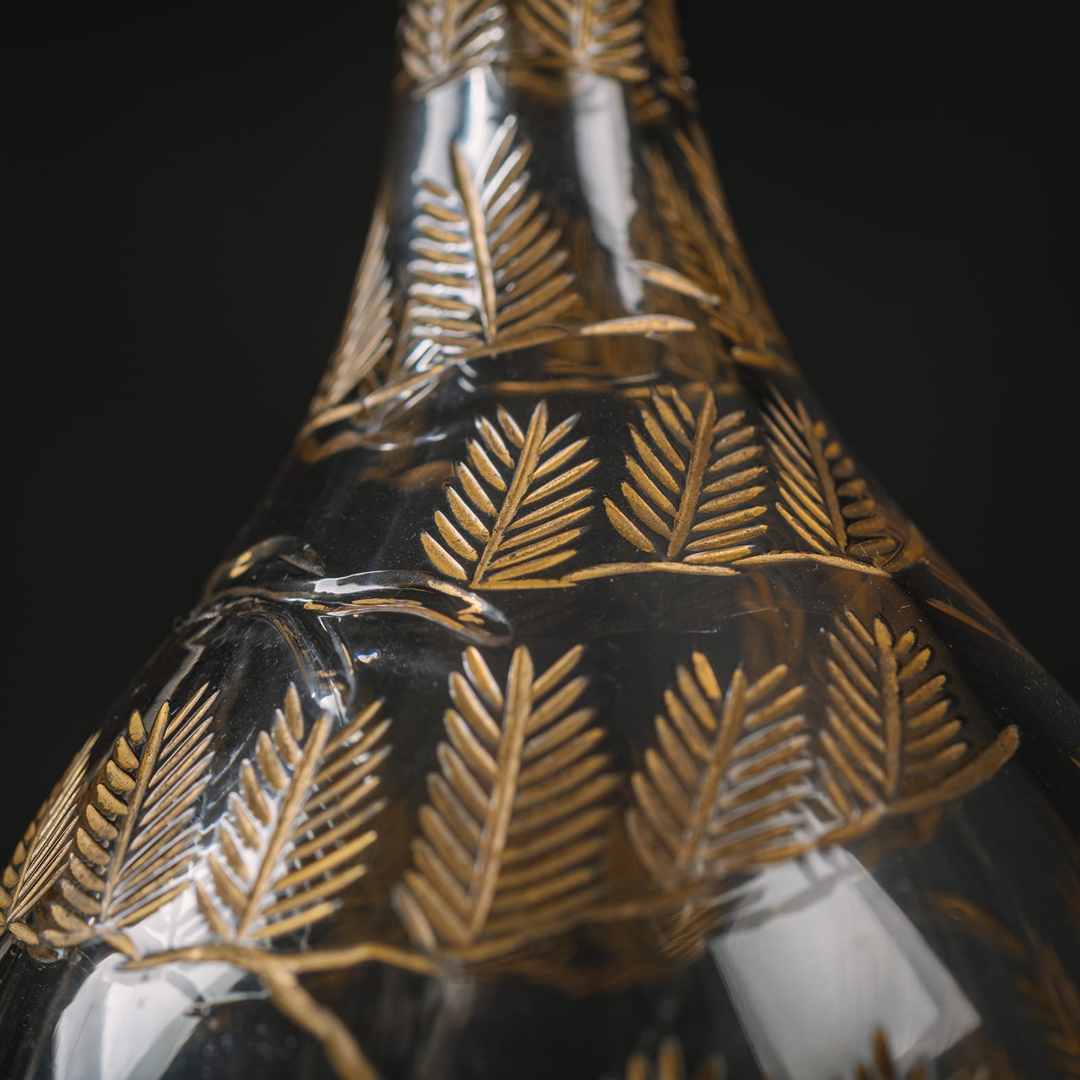 A Pair of ‘Japonaise’ Style Silver Plated and Engraved Glass Decanters - Image 7
