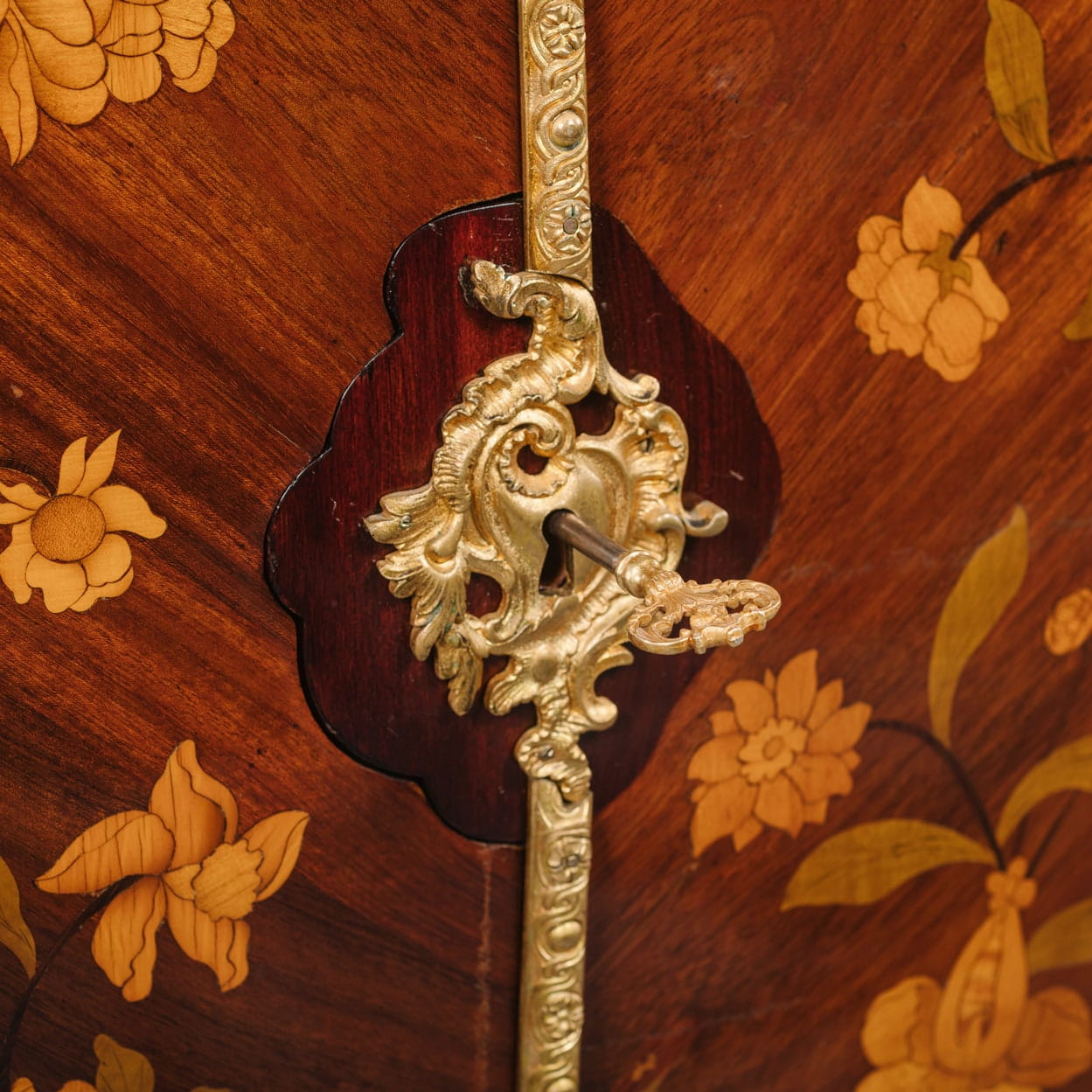 A Fine Louis XV Style Gilt-Bronze Mounted Marquetry Inlaid Commode - Image 6