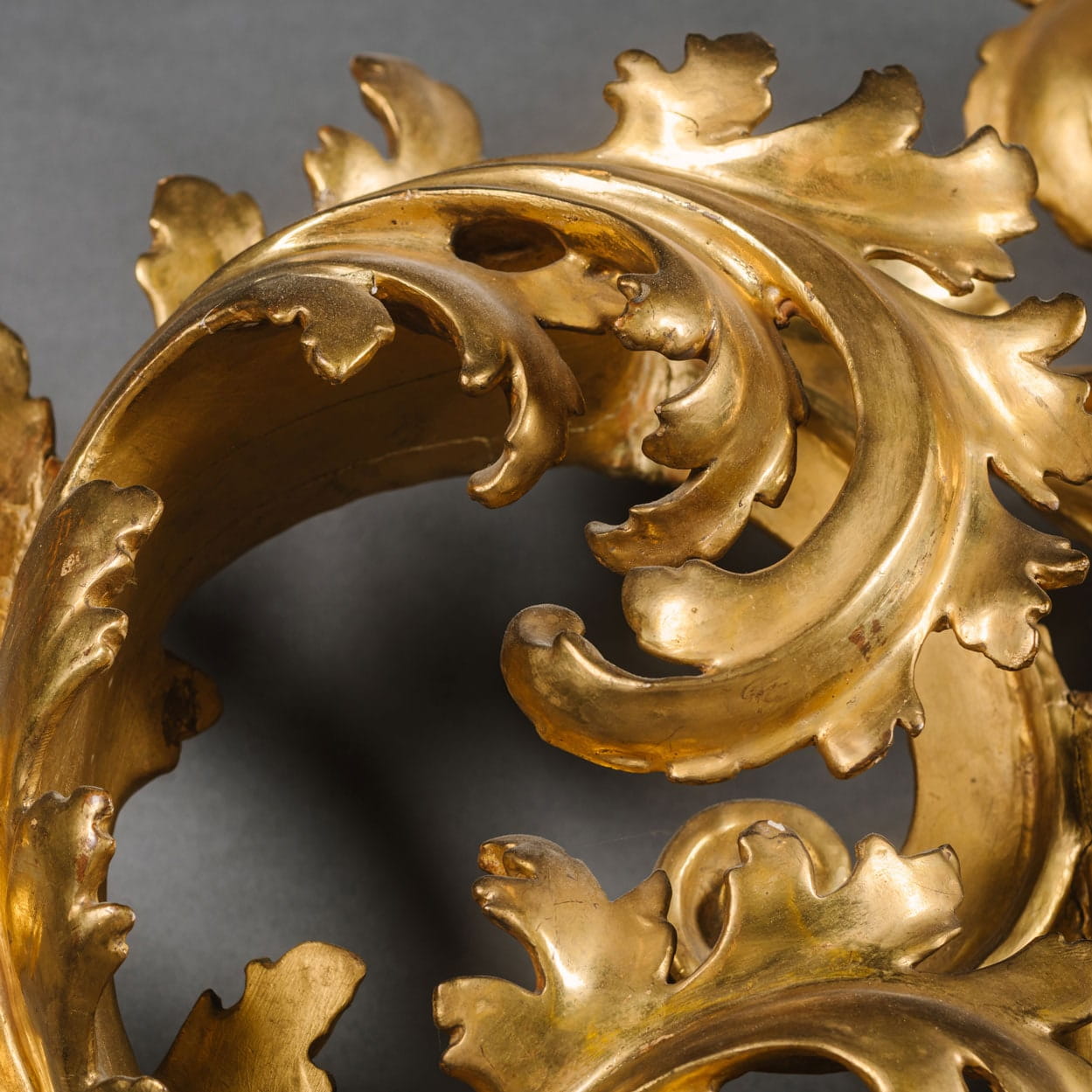 A Large and Elaborately Carved Florentine Giltwood Mirror - Image 5