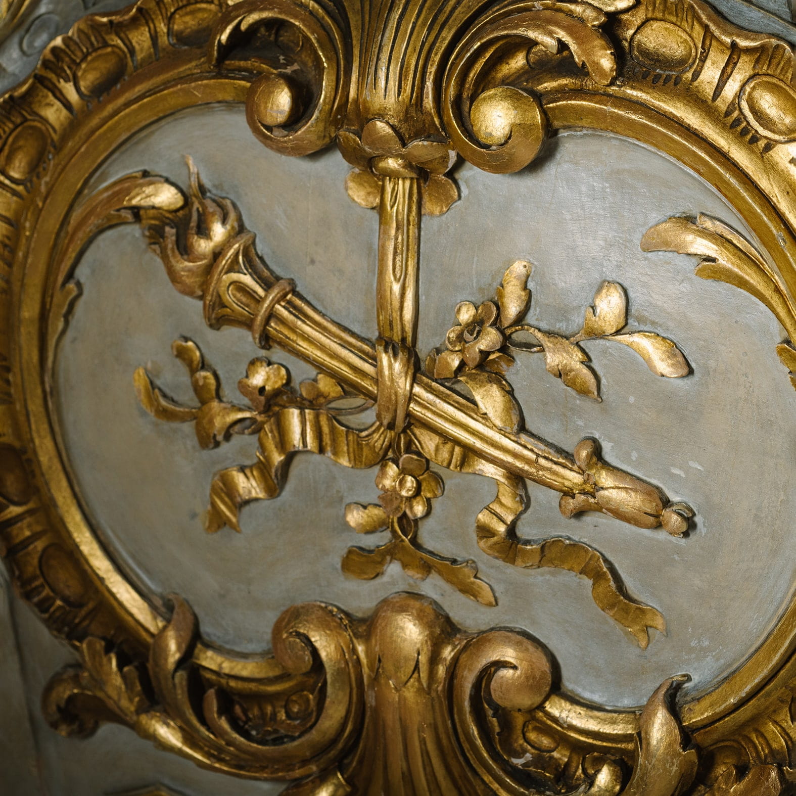 A Large Pair of Parcel-Gilt and Grey Painted Pedestals - Image 4