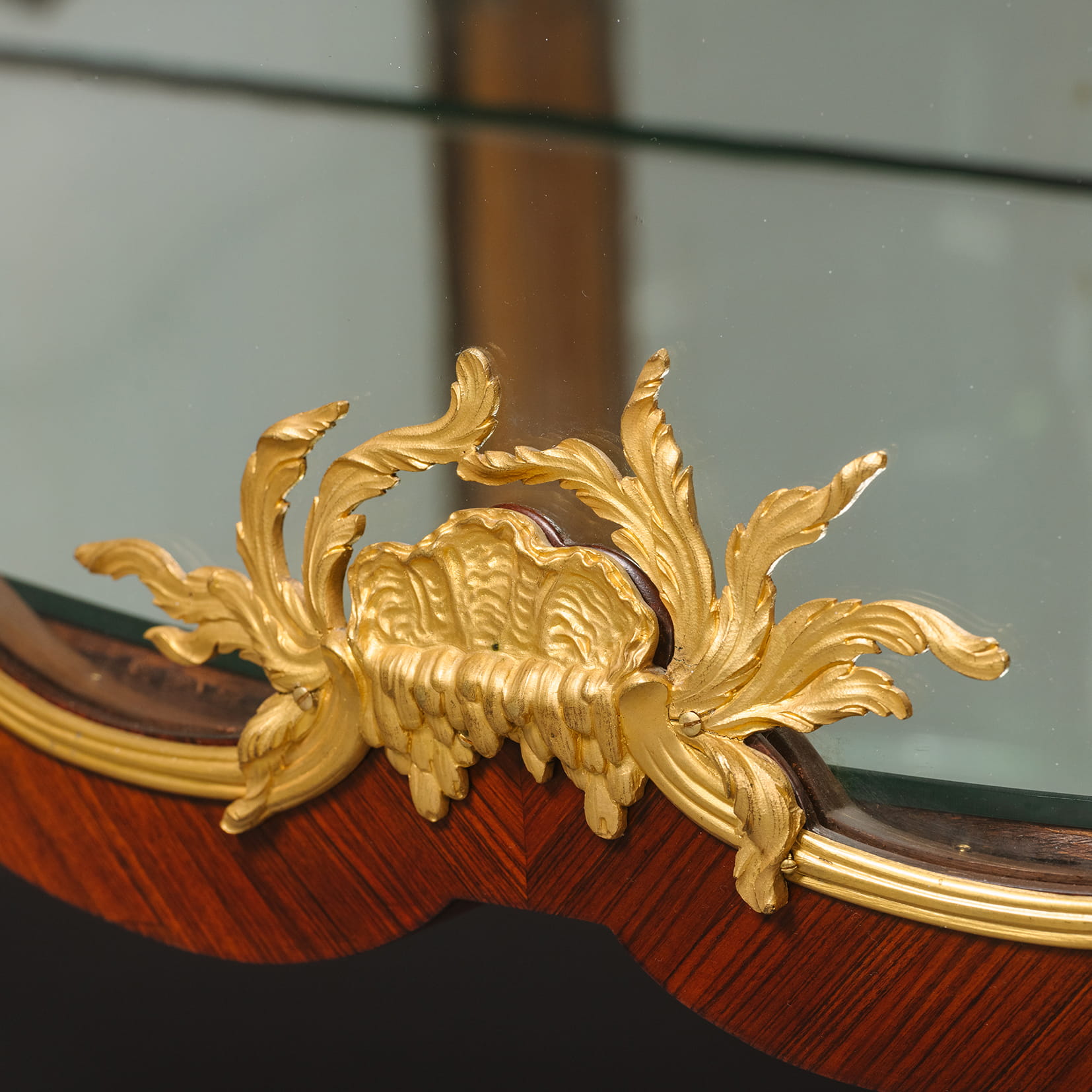 A Near Pair of Belle Epoque Gilt-Bronze Mounted Mahogany Vitrine Cabinets - Image 17