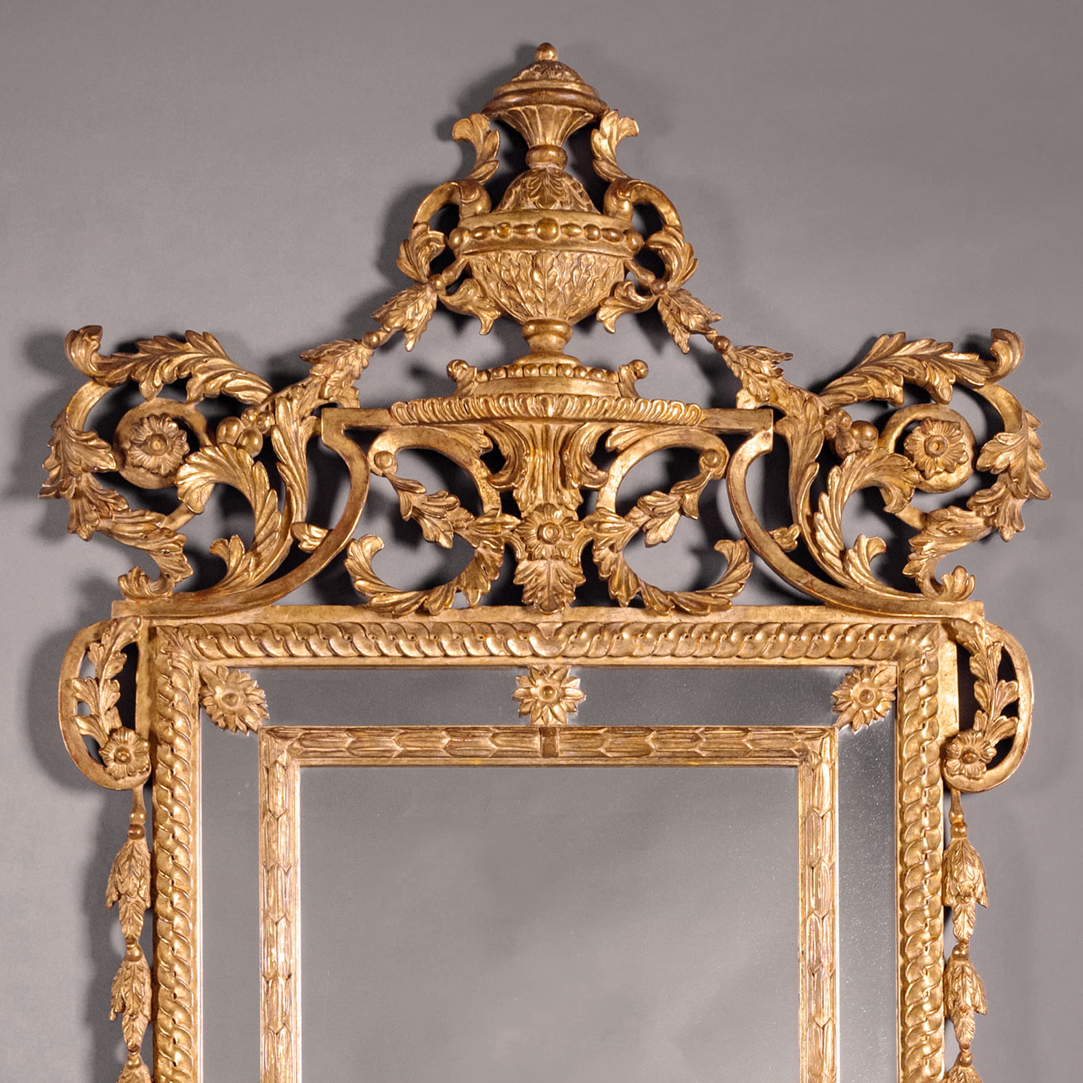 A Pair of Italian Neoclassical Giltwood Pier Mirrors - Image 4