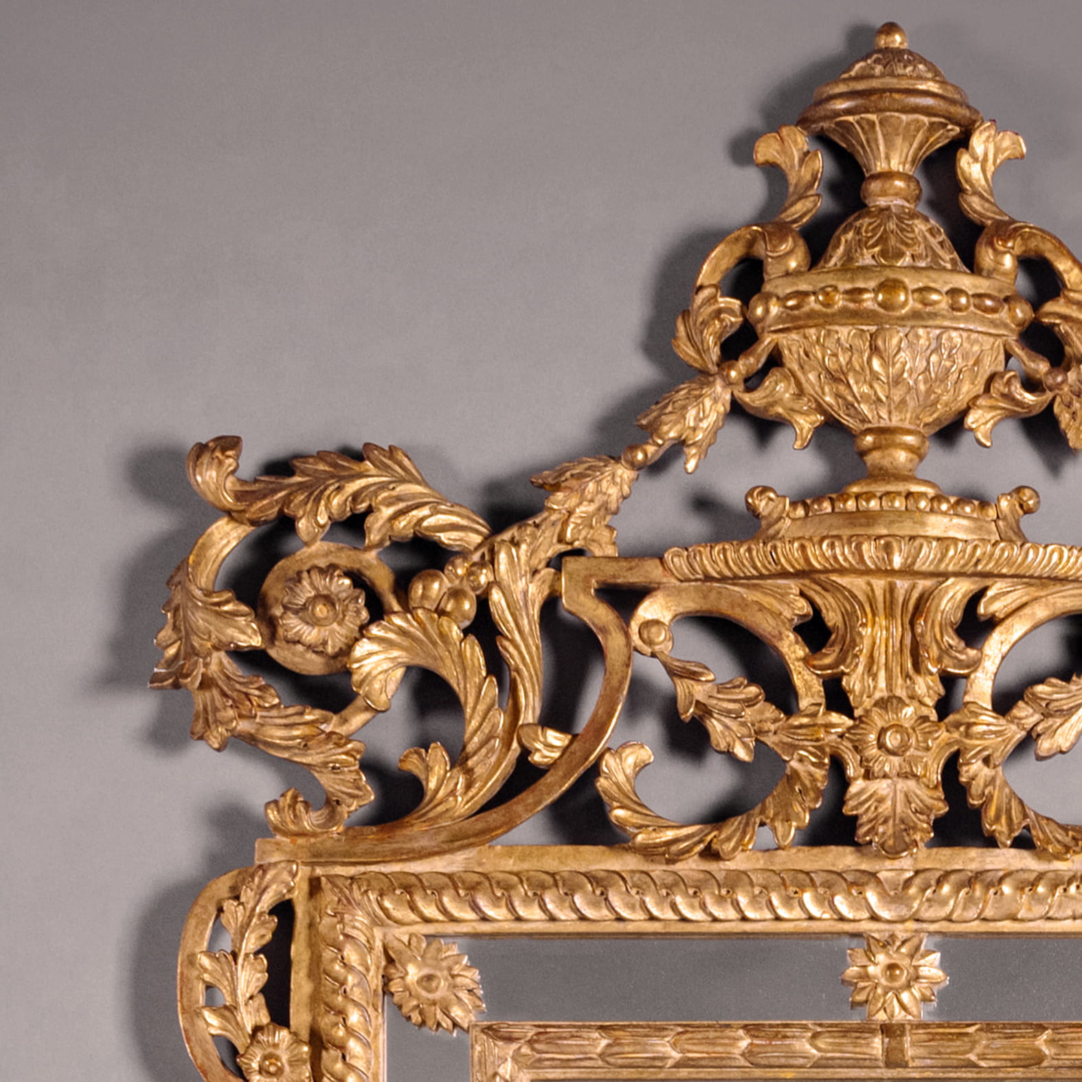 A Pair of Italian Neoclassical Giltwood Pier Mirrors - Image 5