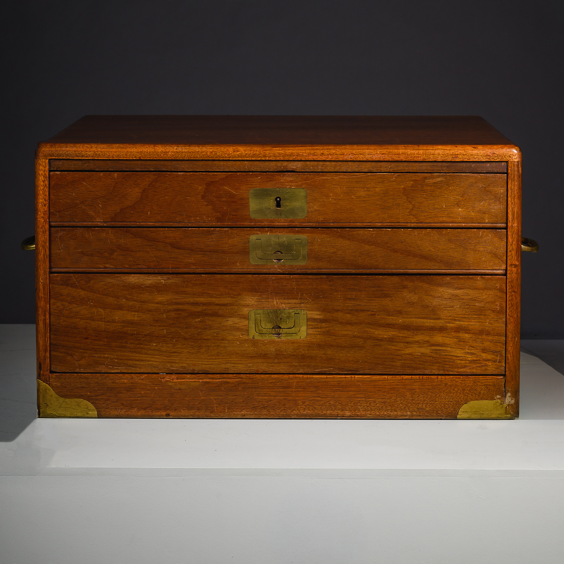 Elegant fitted Puiforcat Paris canteen box closed, veneered exterior with clean, understated finish, concealing a complete neoclassical silver-gilt Percier pattern service within.